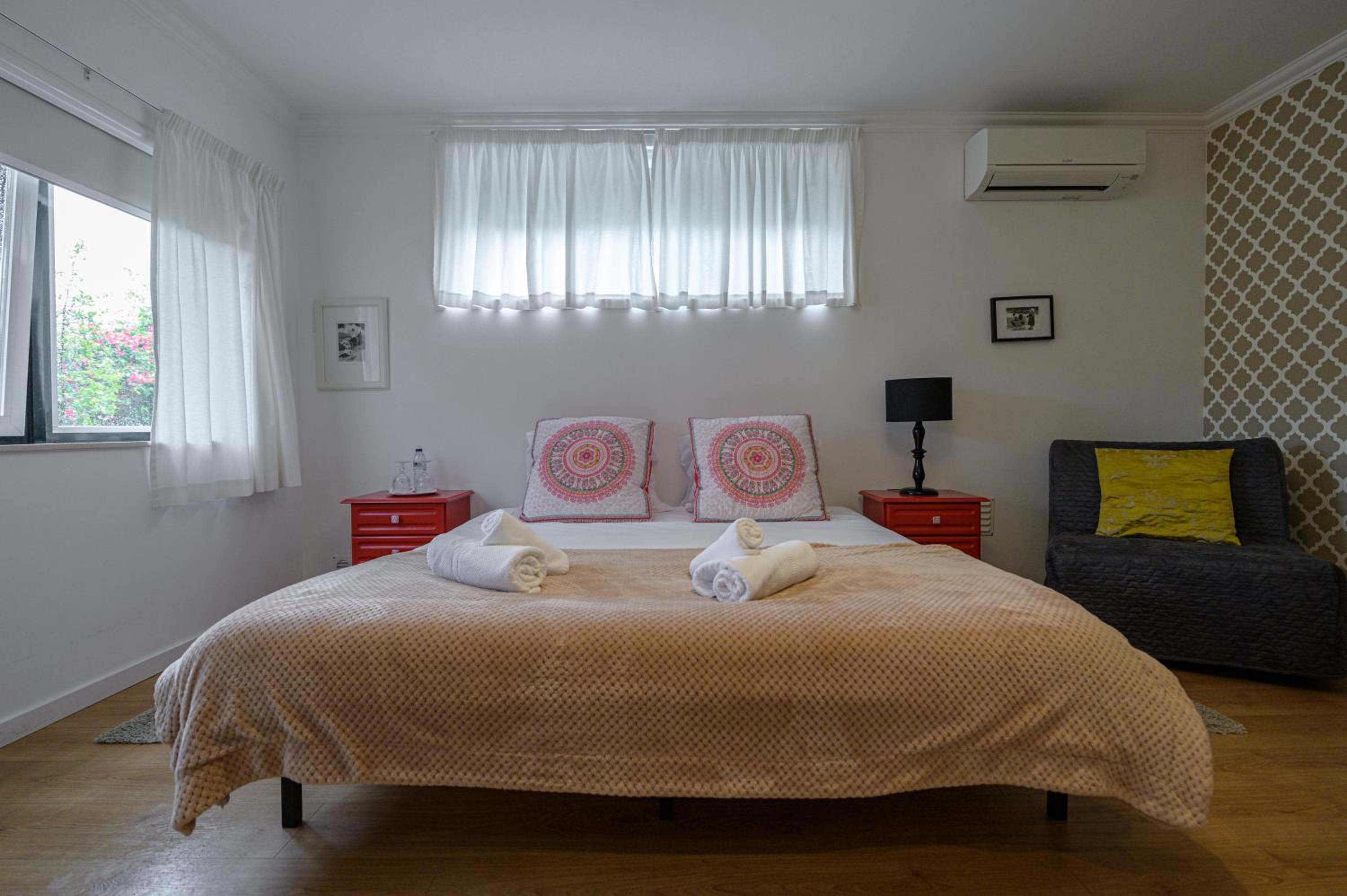 Deluxe Double Room with Balcony - Photo 10