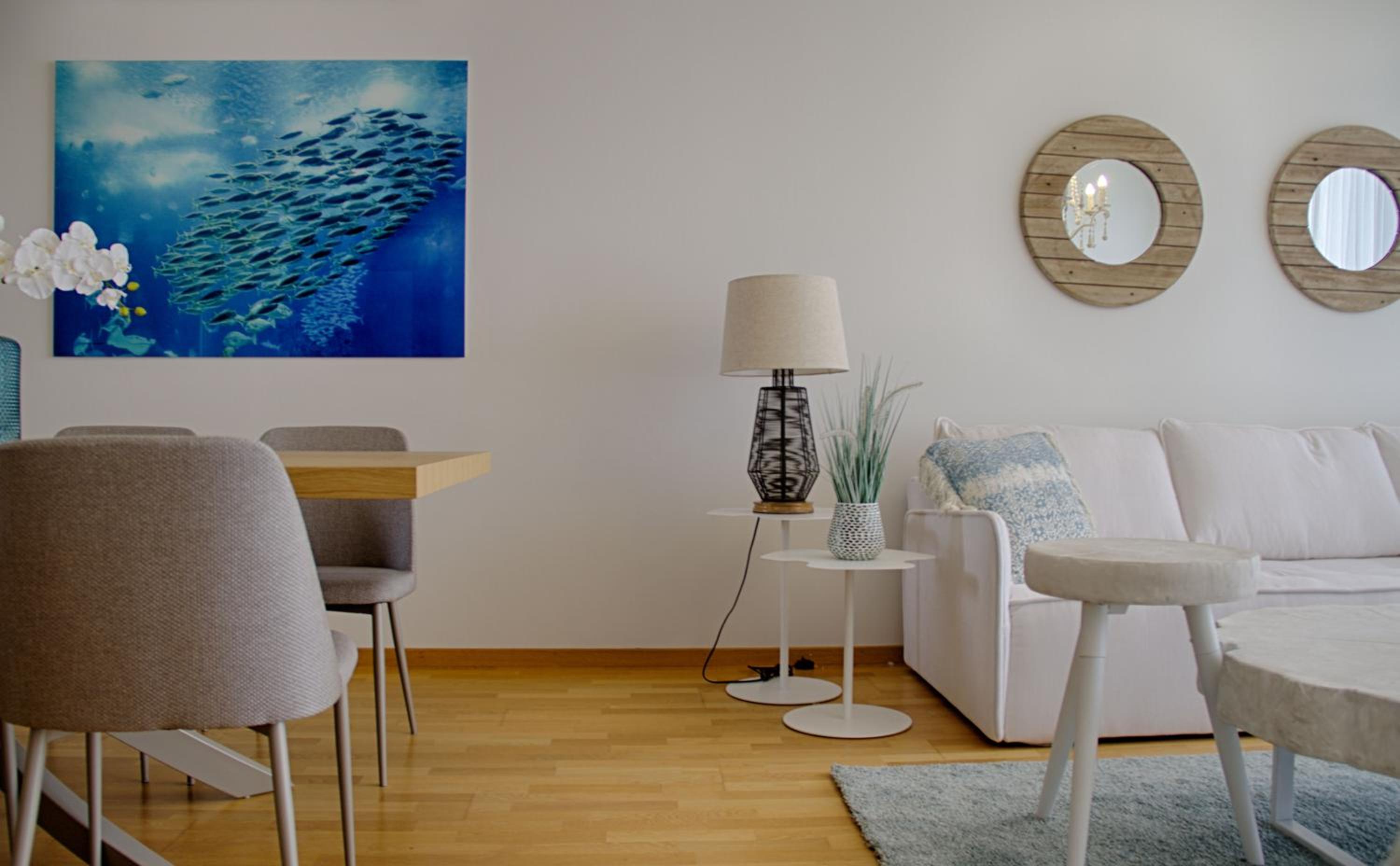 Apartment with Balcony - Photo 6