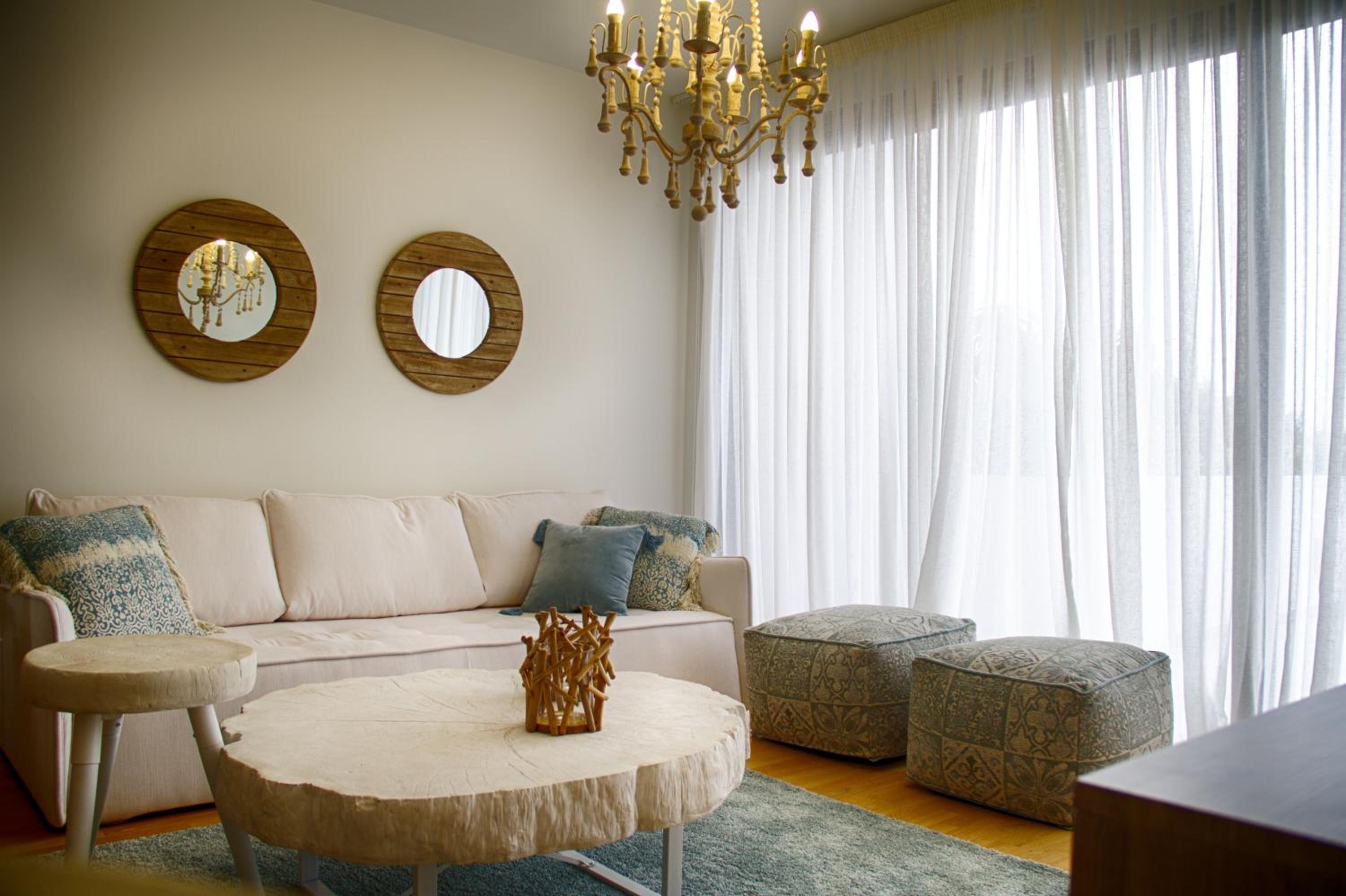Apartment with Balcony - Photo 8