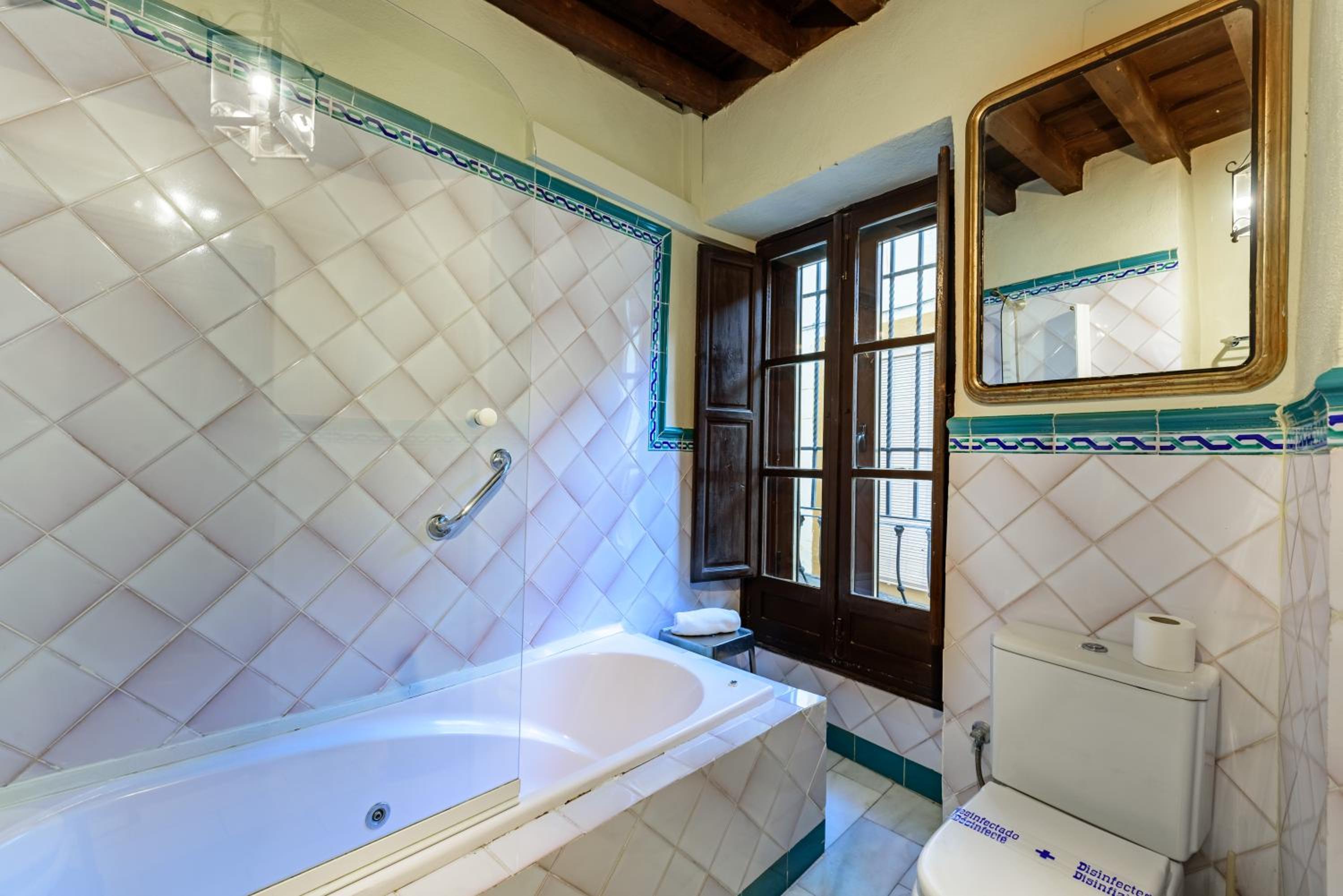 Suite - Photo 5