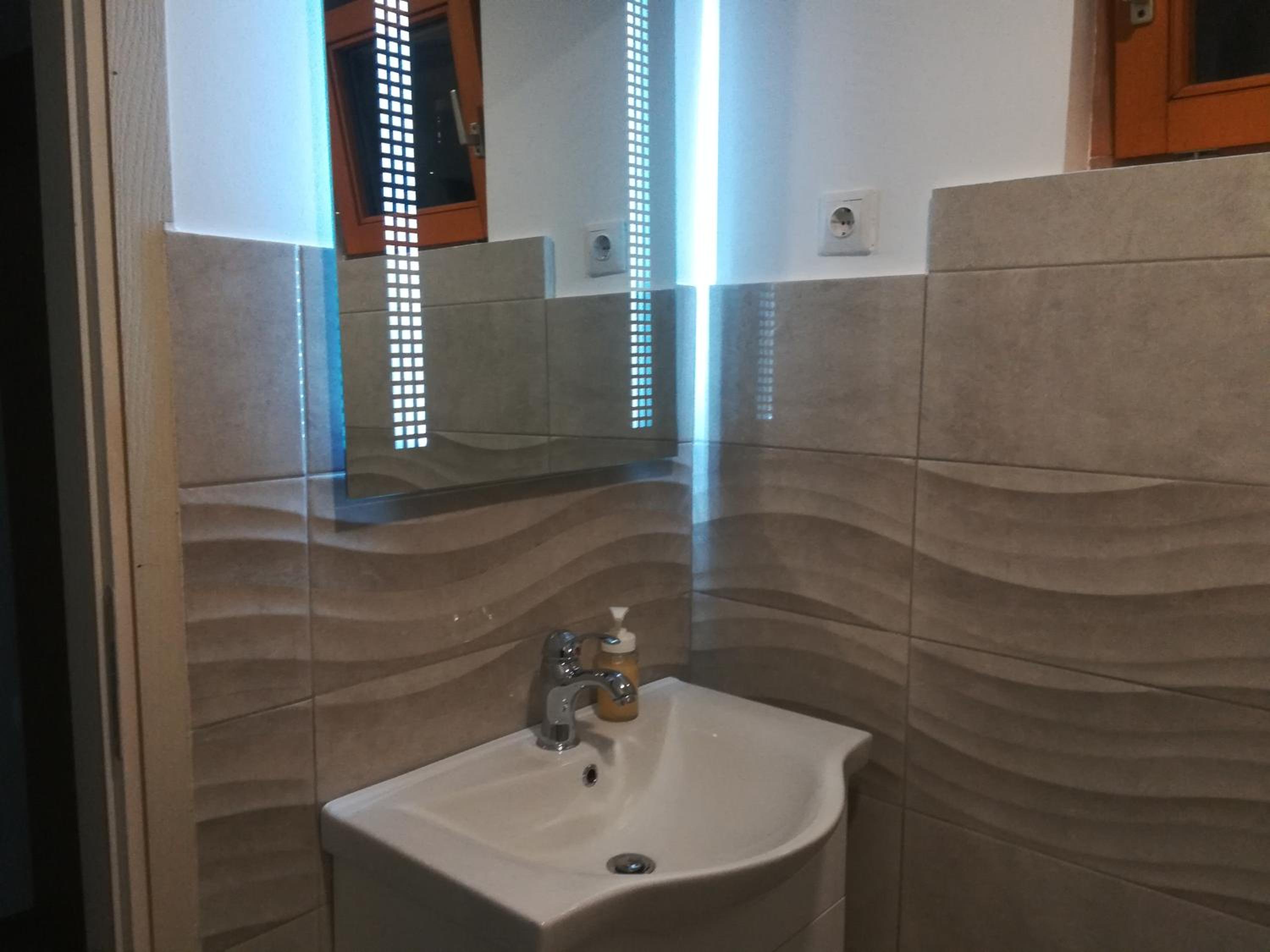 Double Room - Photo 17