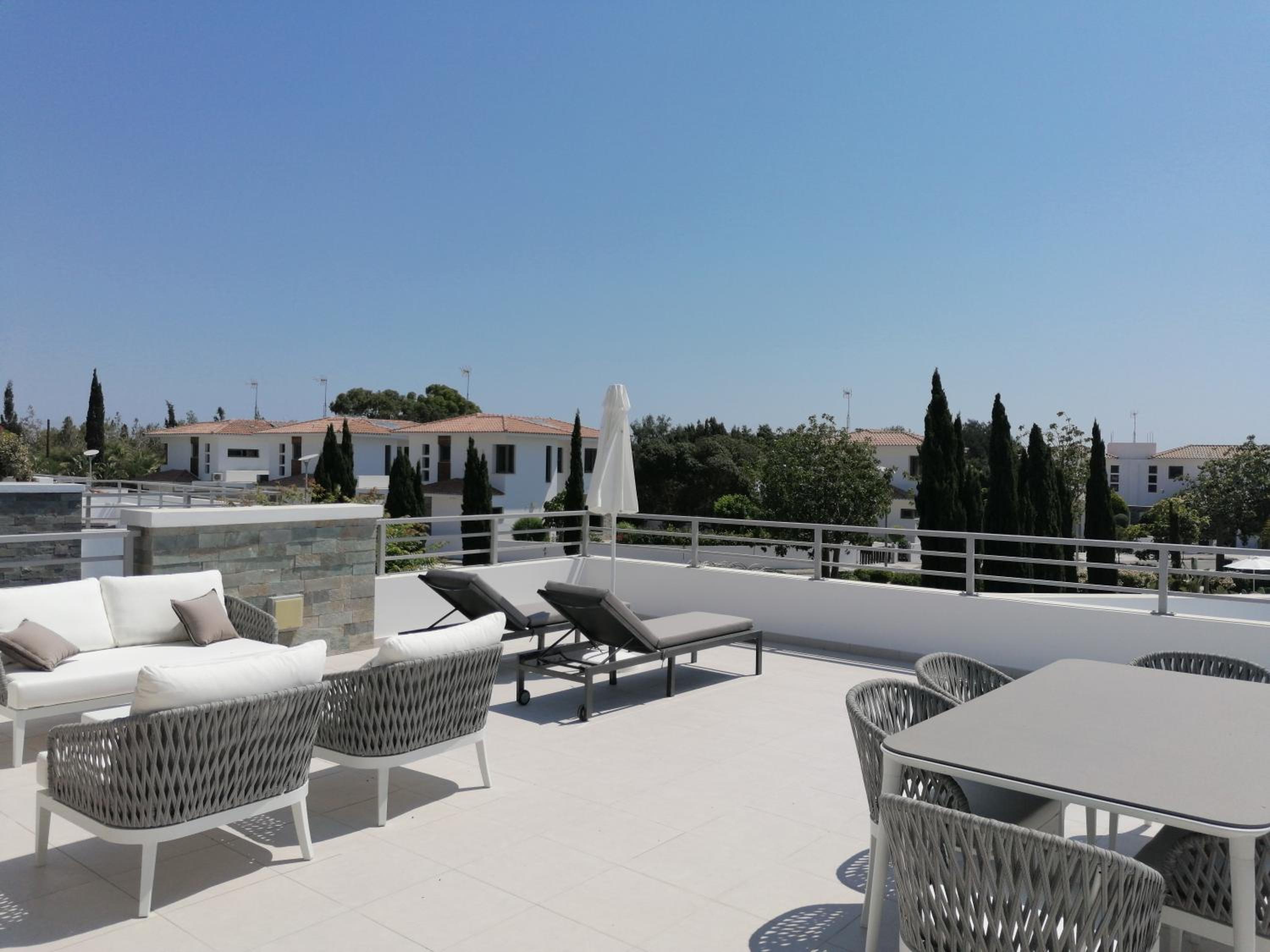 Apartment with Balcony - Photo 4