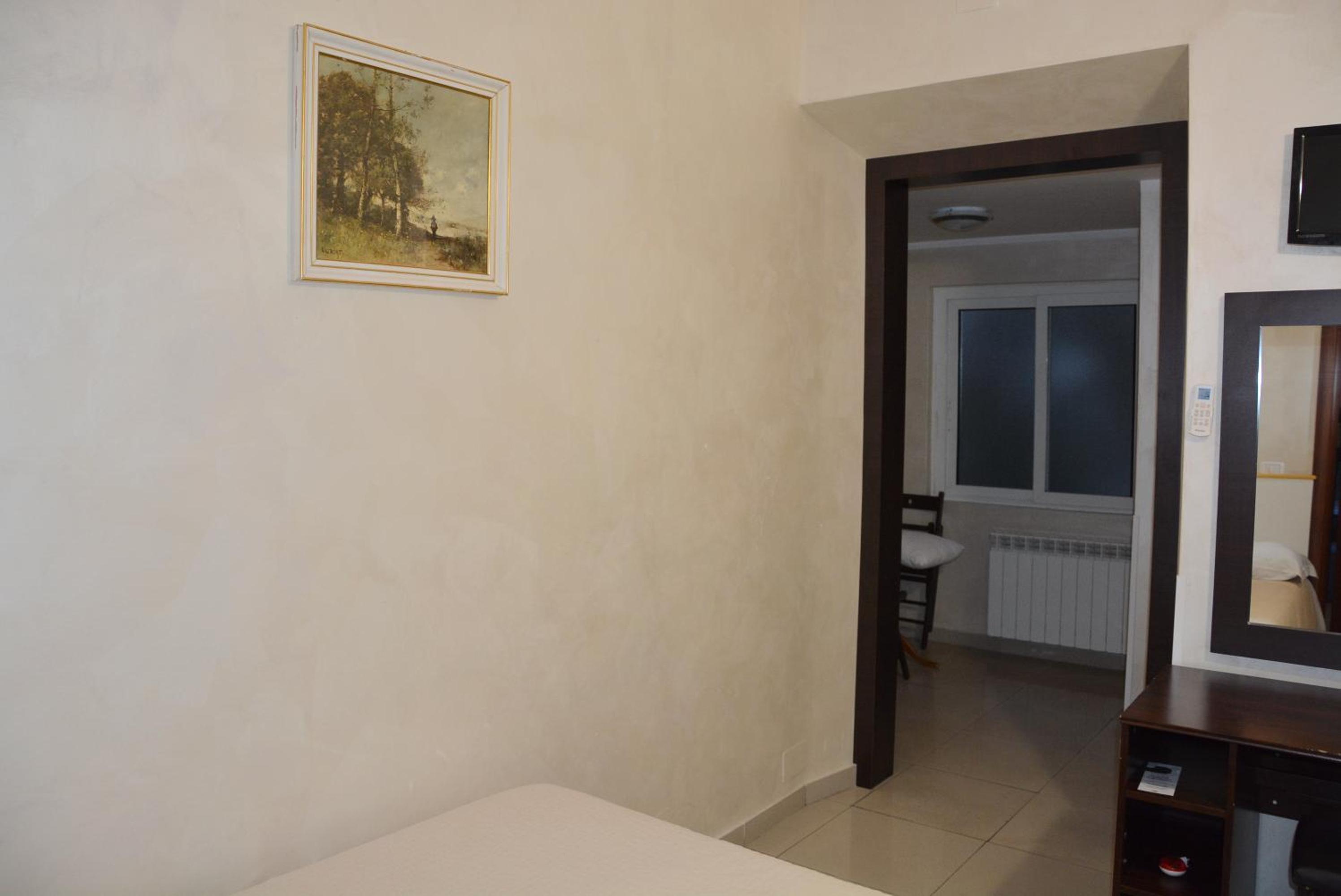 Standard Single Room photo 3