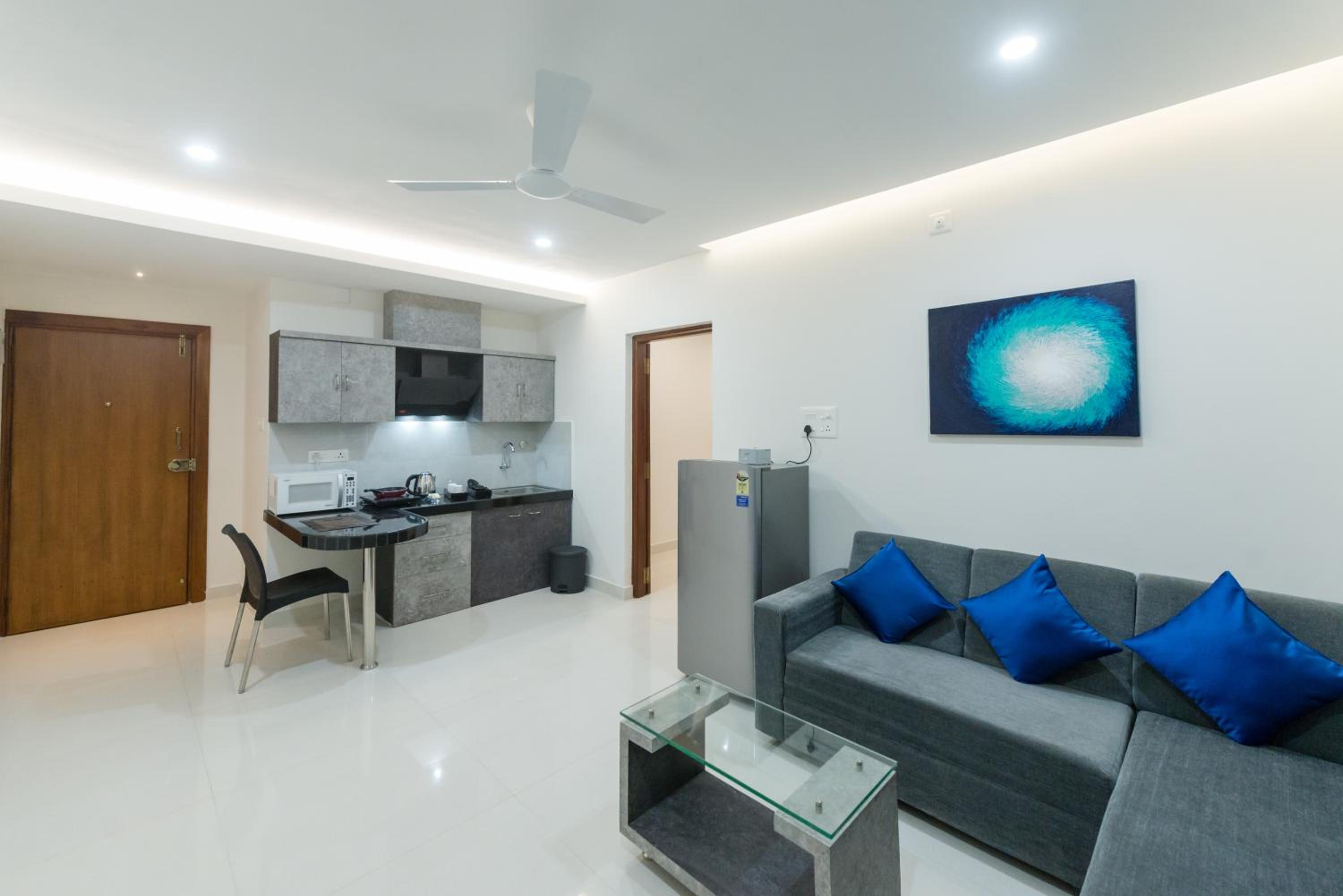 Apartment with Balcony photo 1