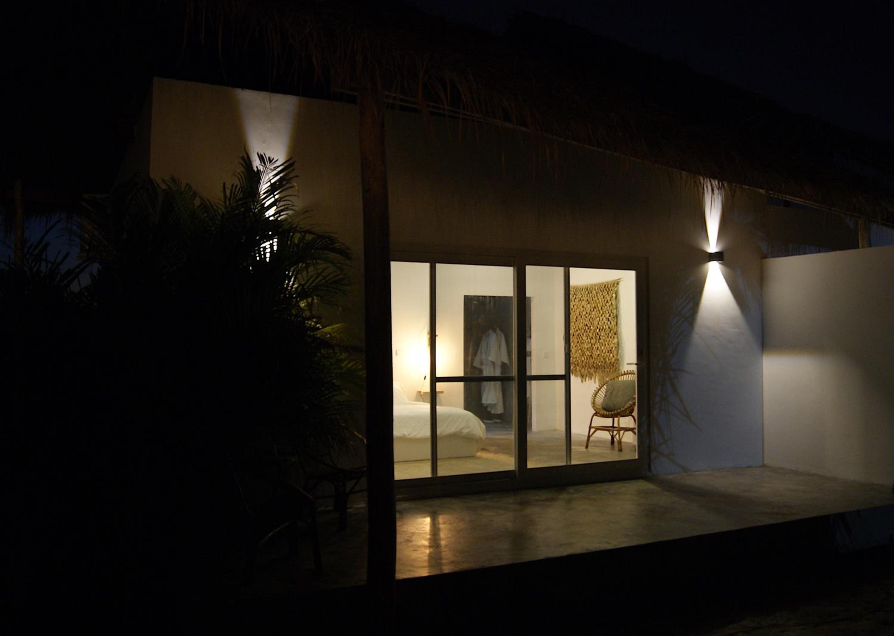 Deluxe Double Room with Sea View - Photo 11