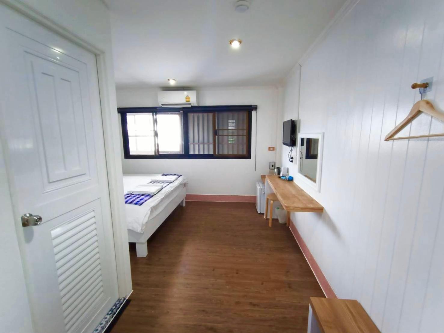 Standard Double Room - Photo 4