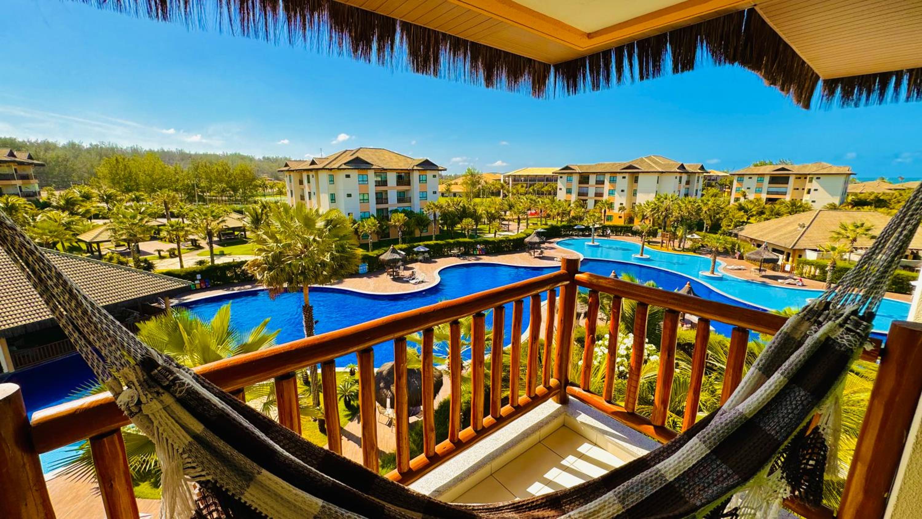 Apartment with Pool View