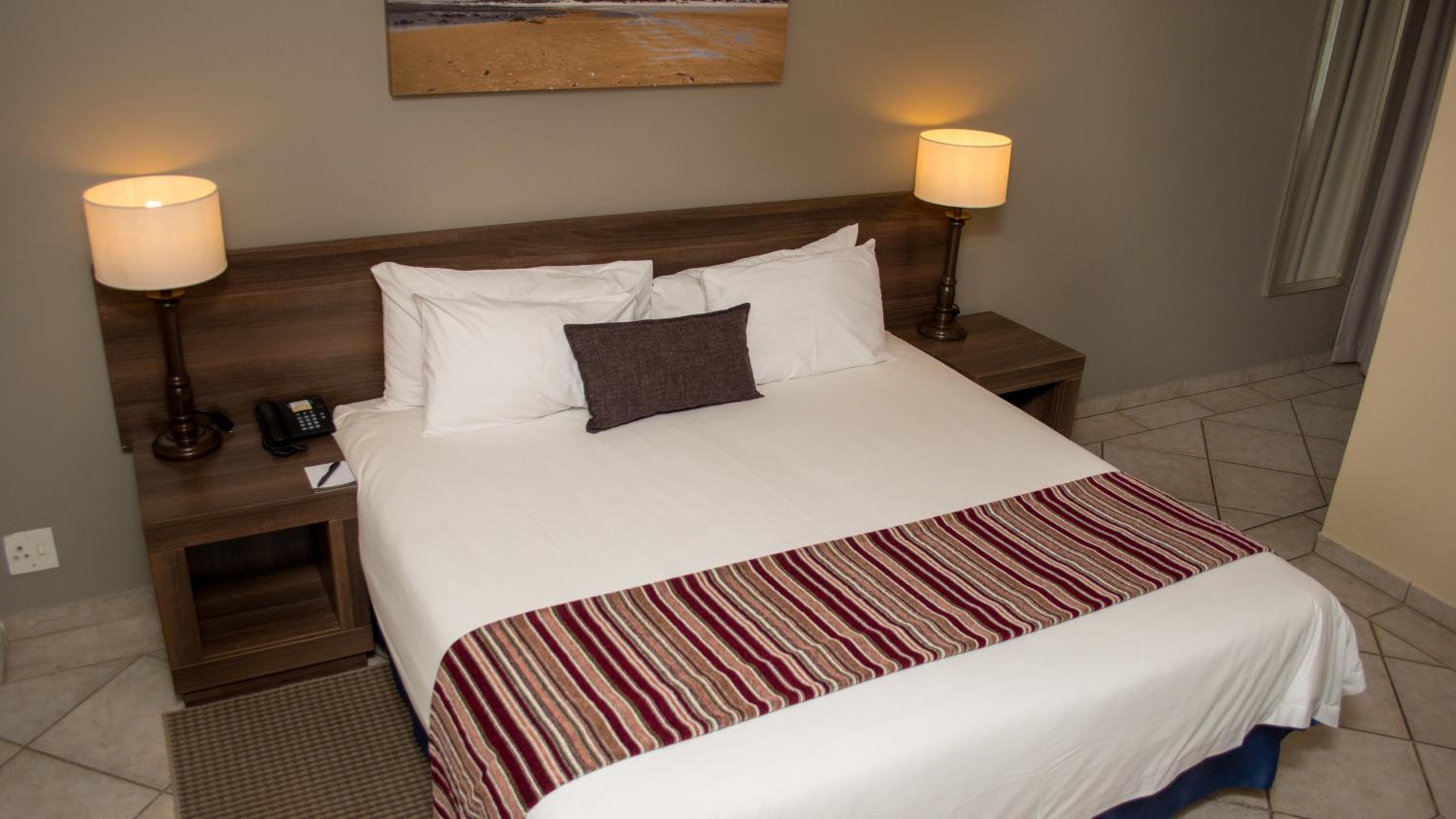 Executive Room with King Bed photo 2