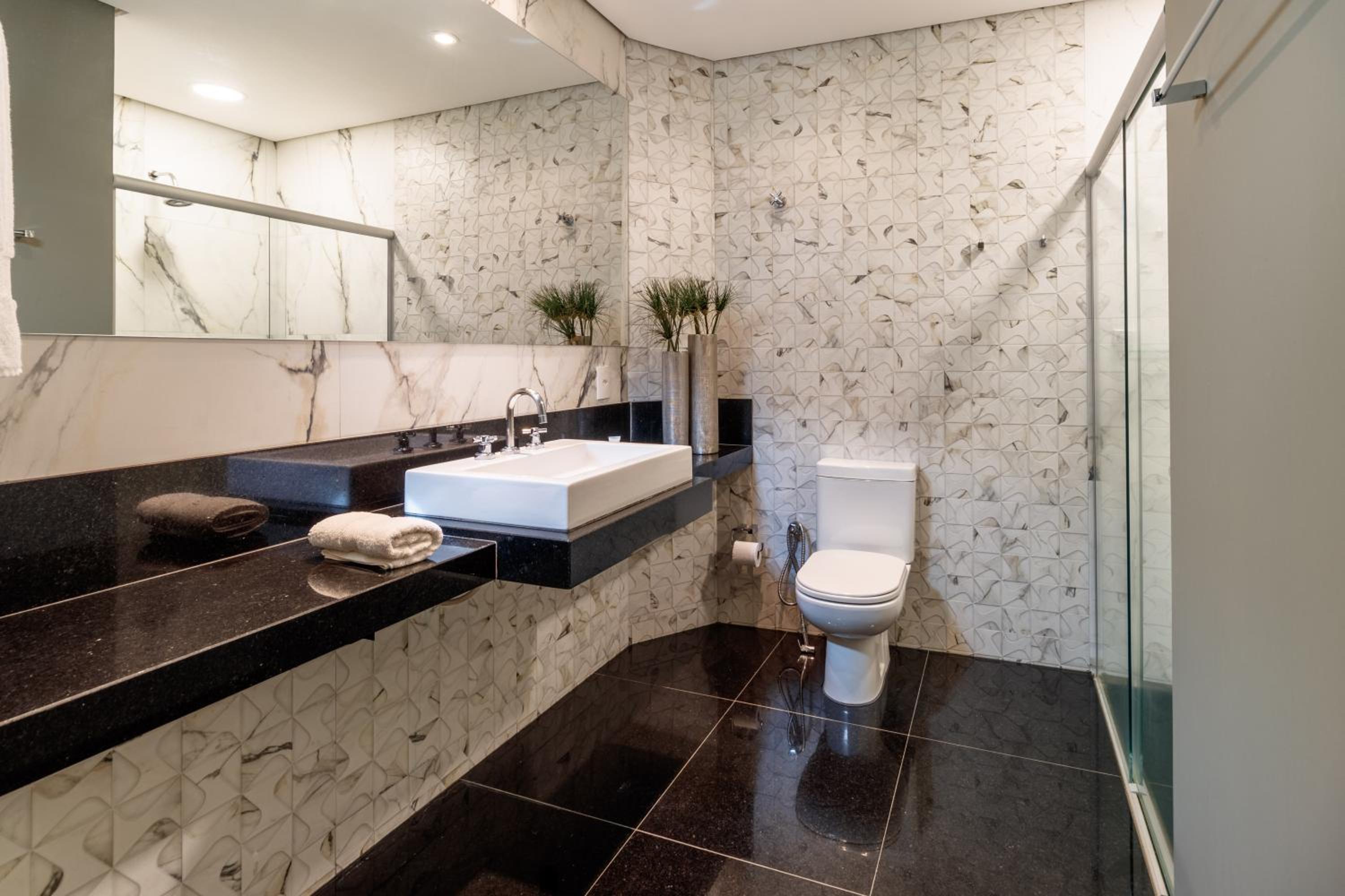 Suite - Photo 2