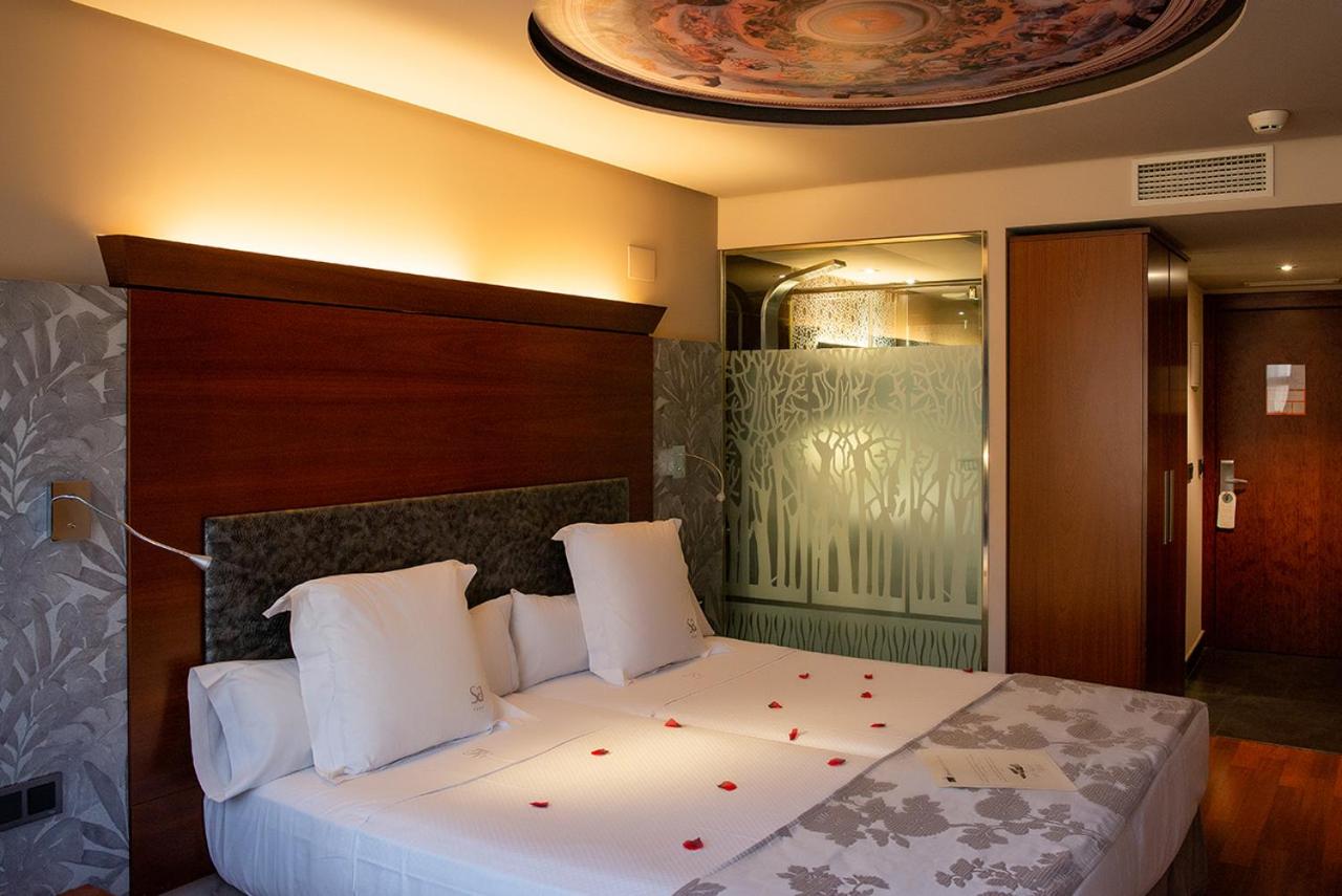 Twin Room - Photo 9