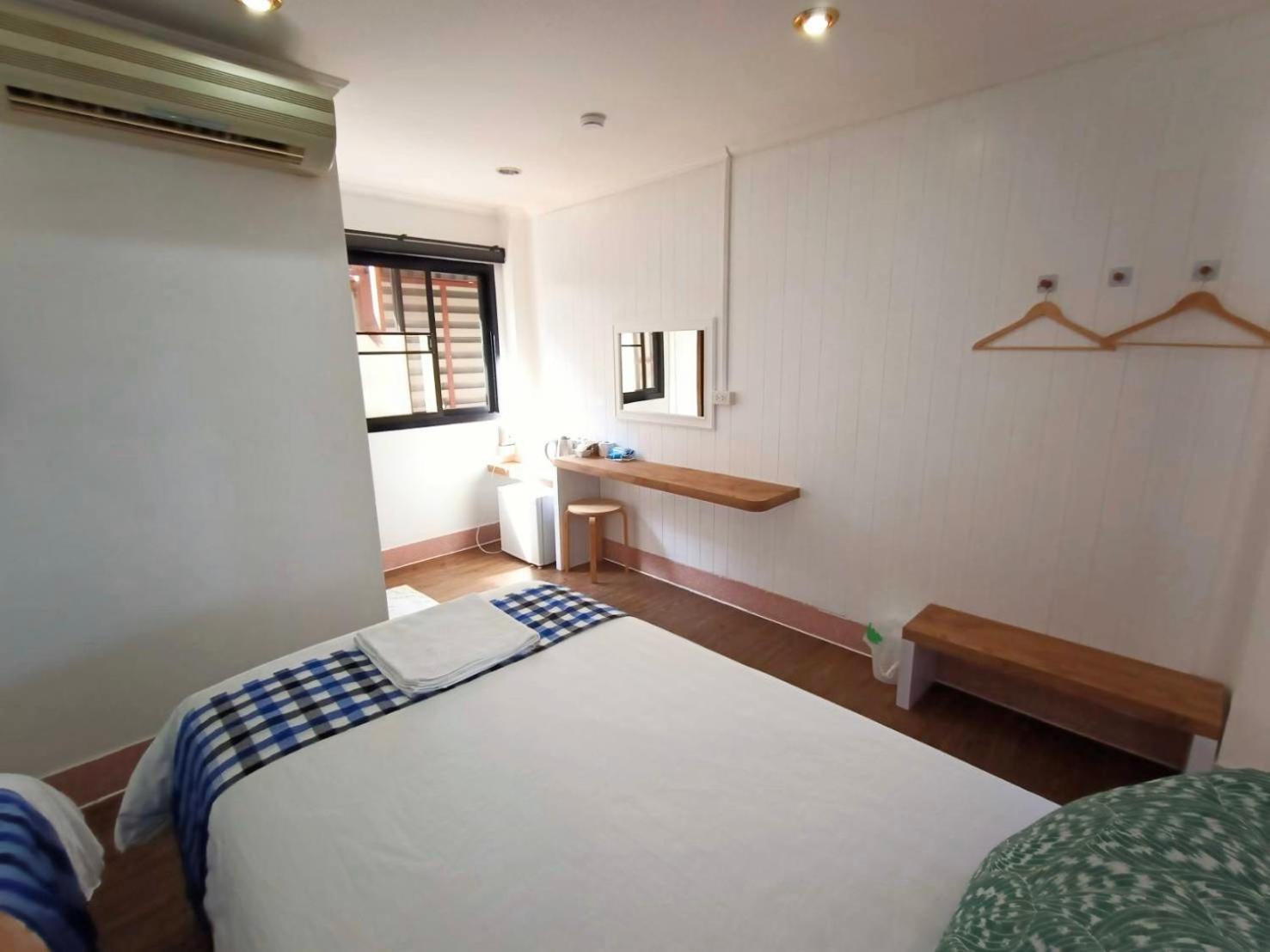Standard Twin Room - Photo 7