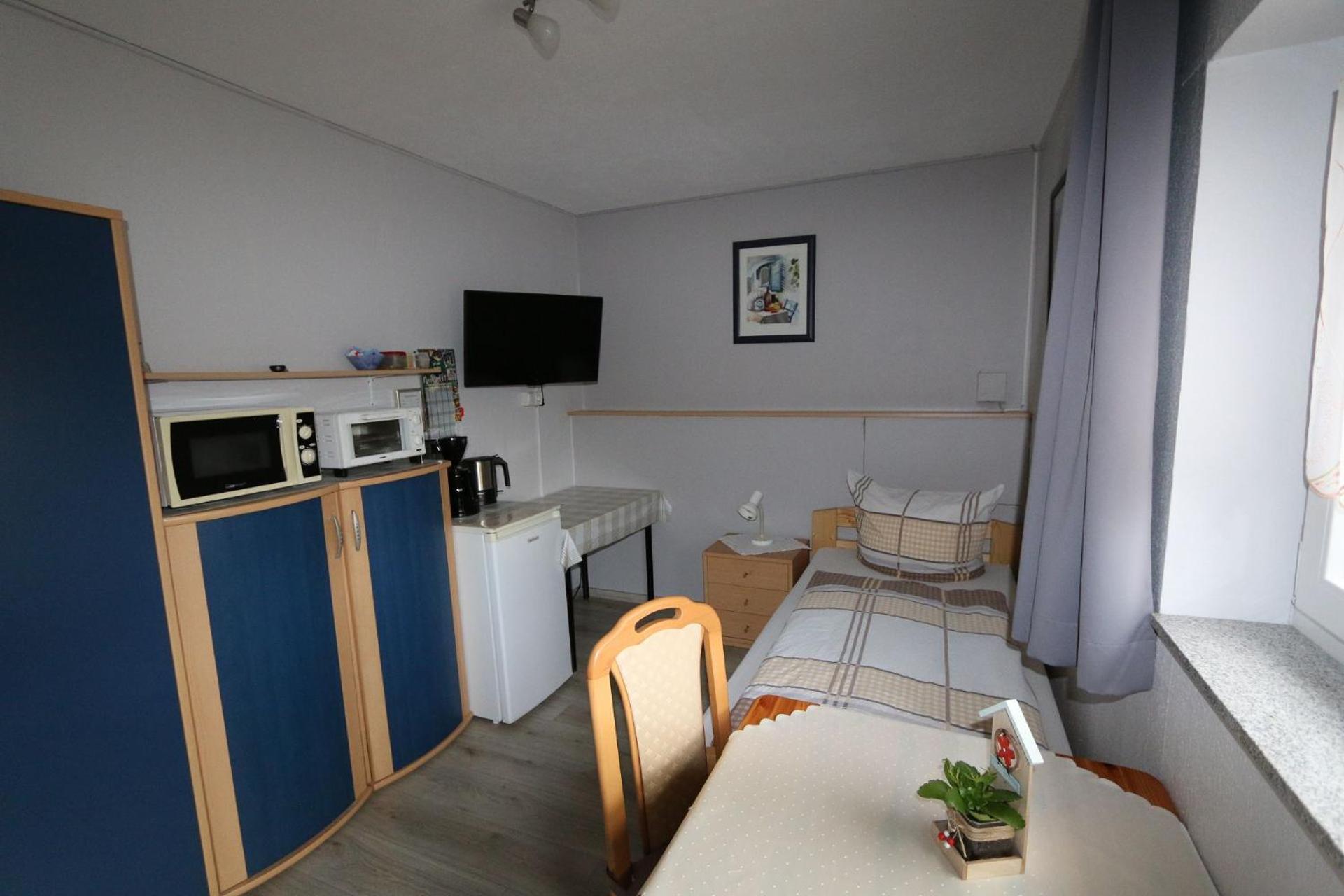 Single Room with Bathroom photo 1