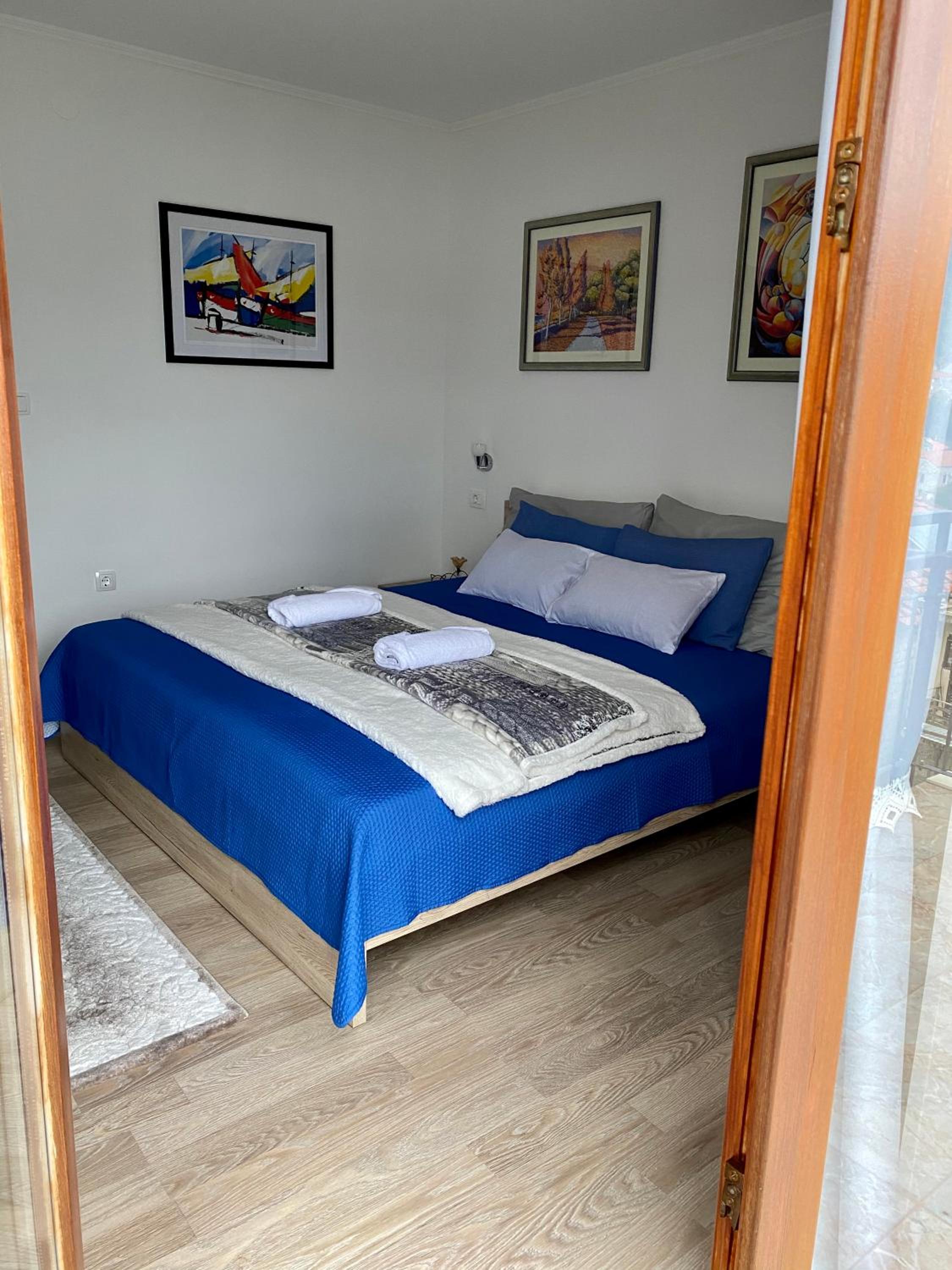 Apartment with Sea View - Photo 9
