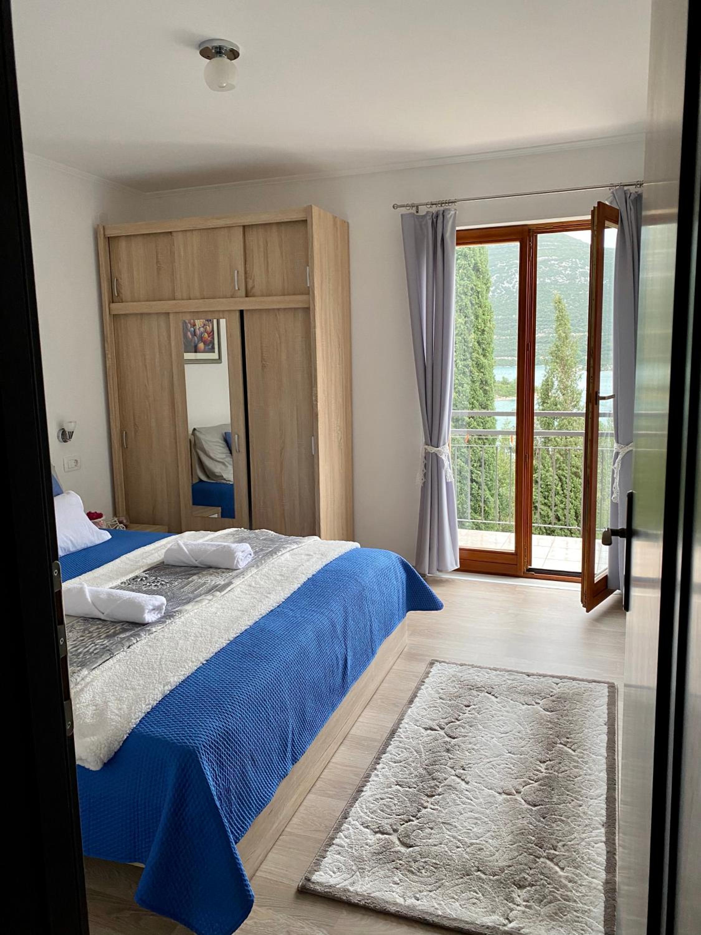 Apartment with Sea View - Photo 12