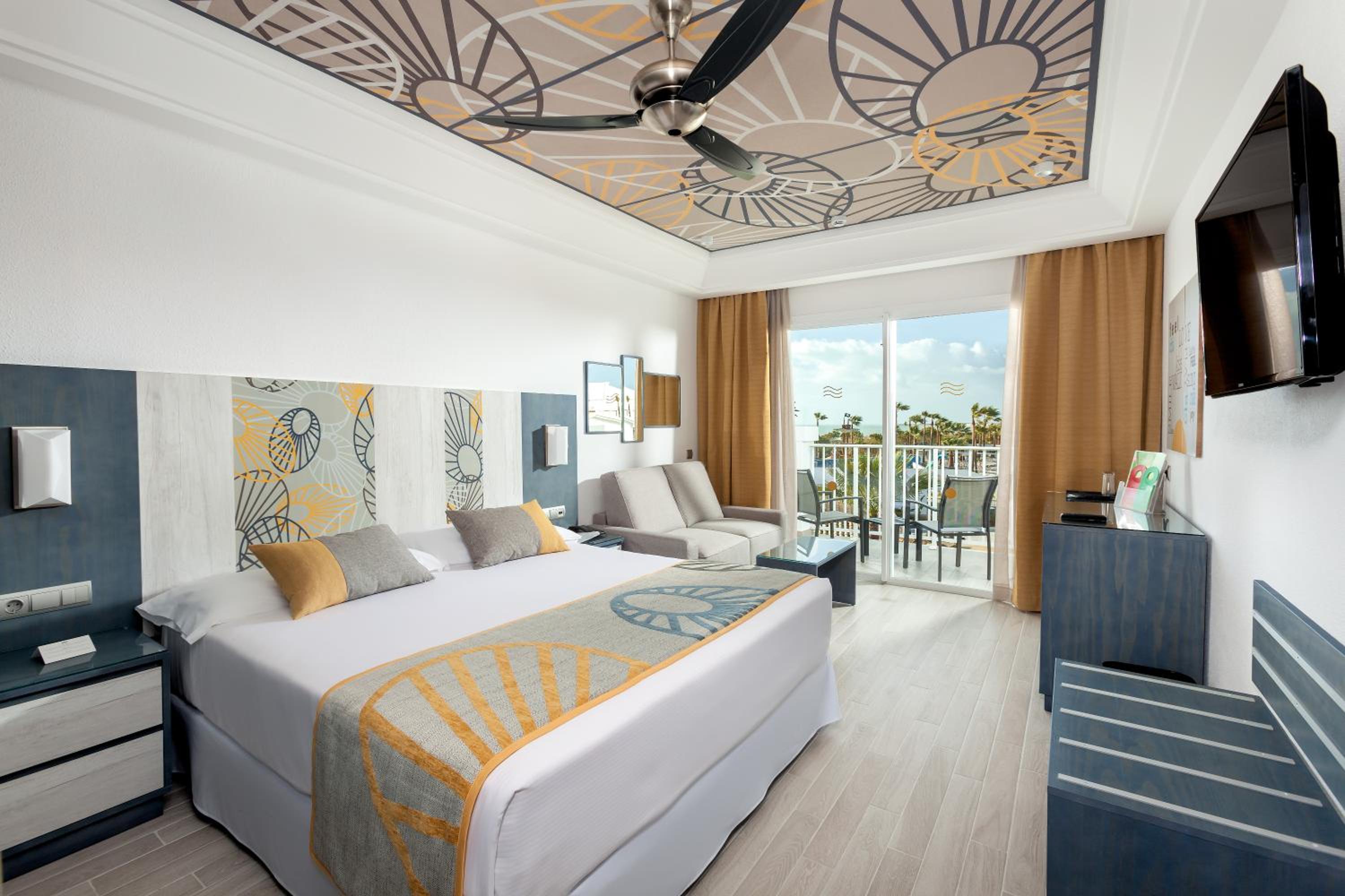 Double Room with Balcony - Photo 4