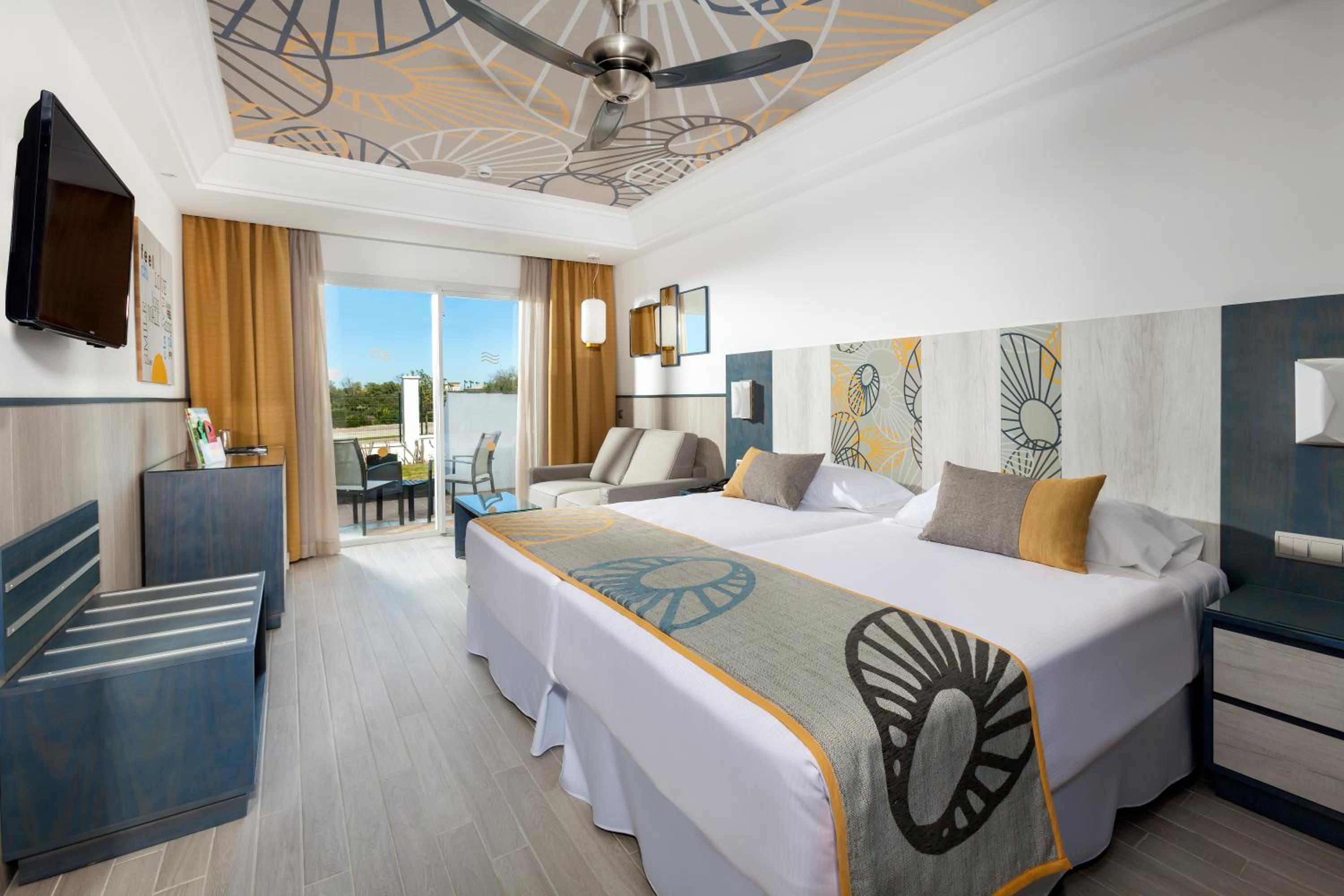Double Room with Balcony - Photo 1