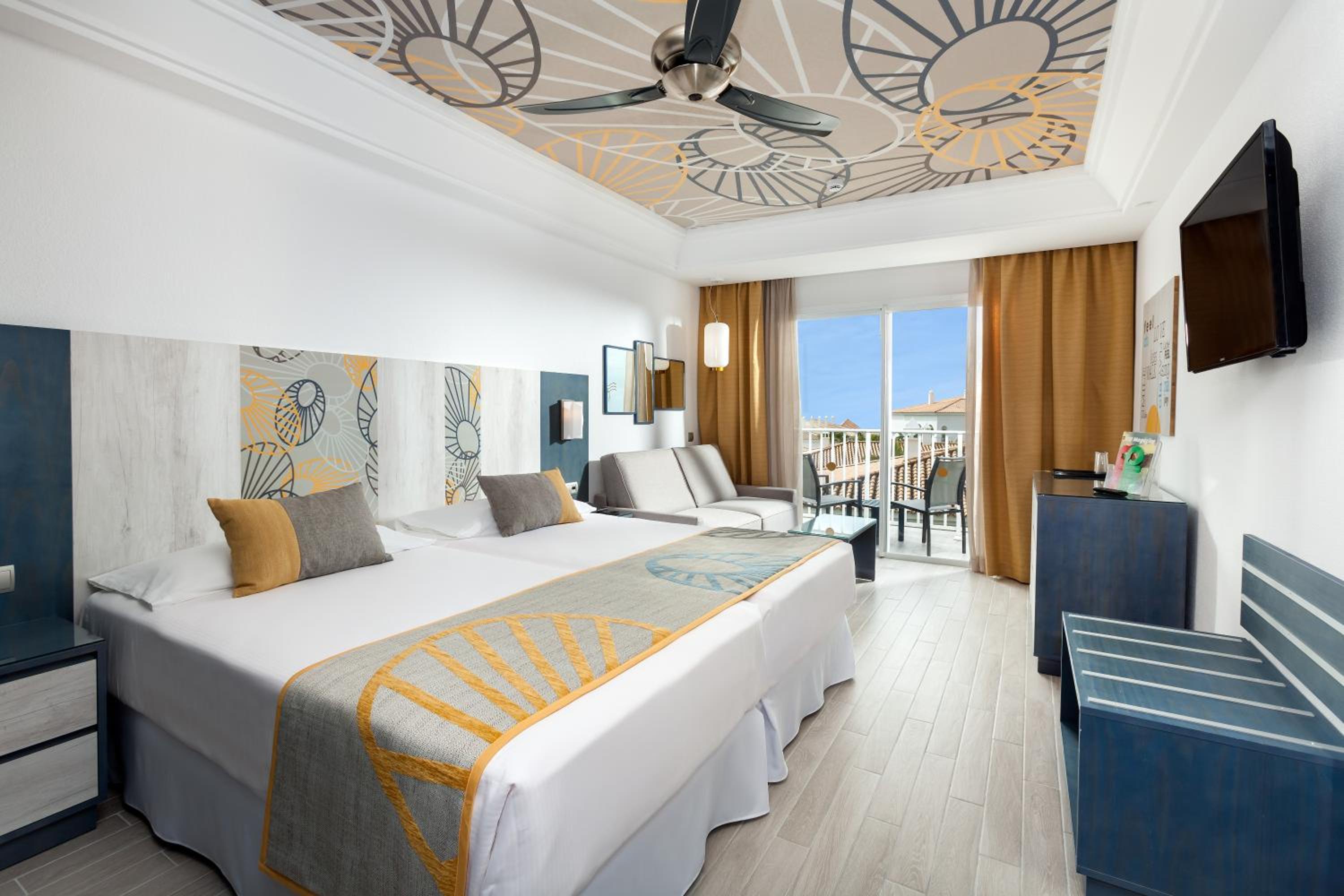 Triple Room with Balcony - Photo 3