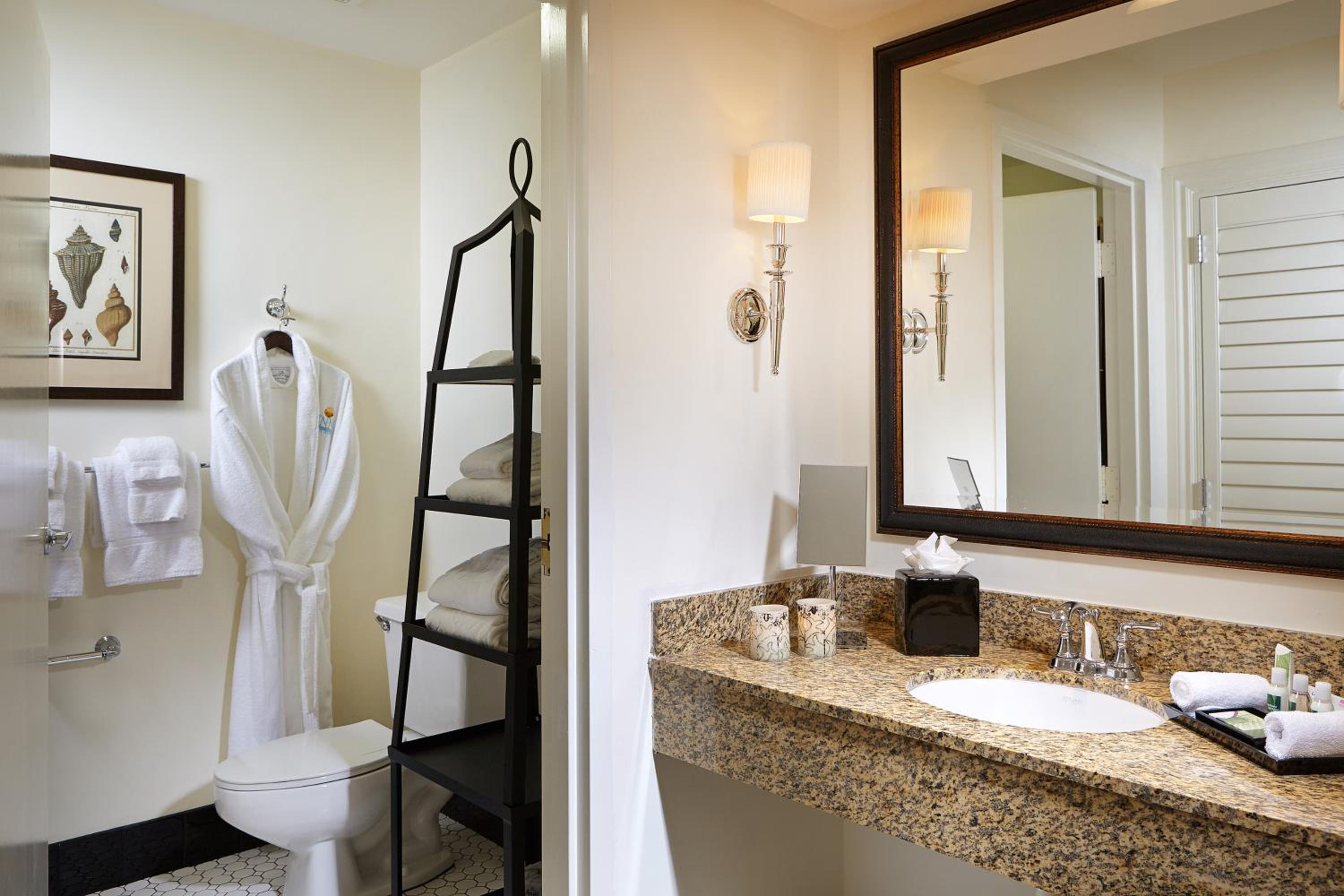 Double/ Double Room with City View - Photo 4