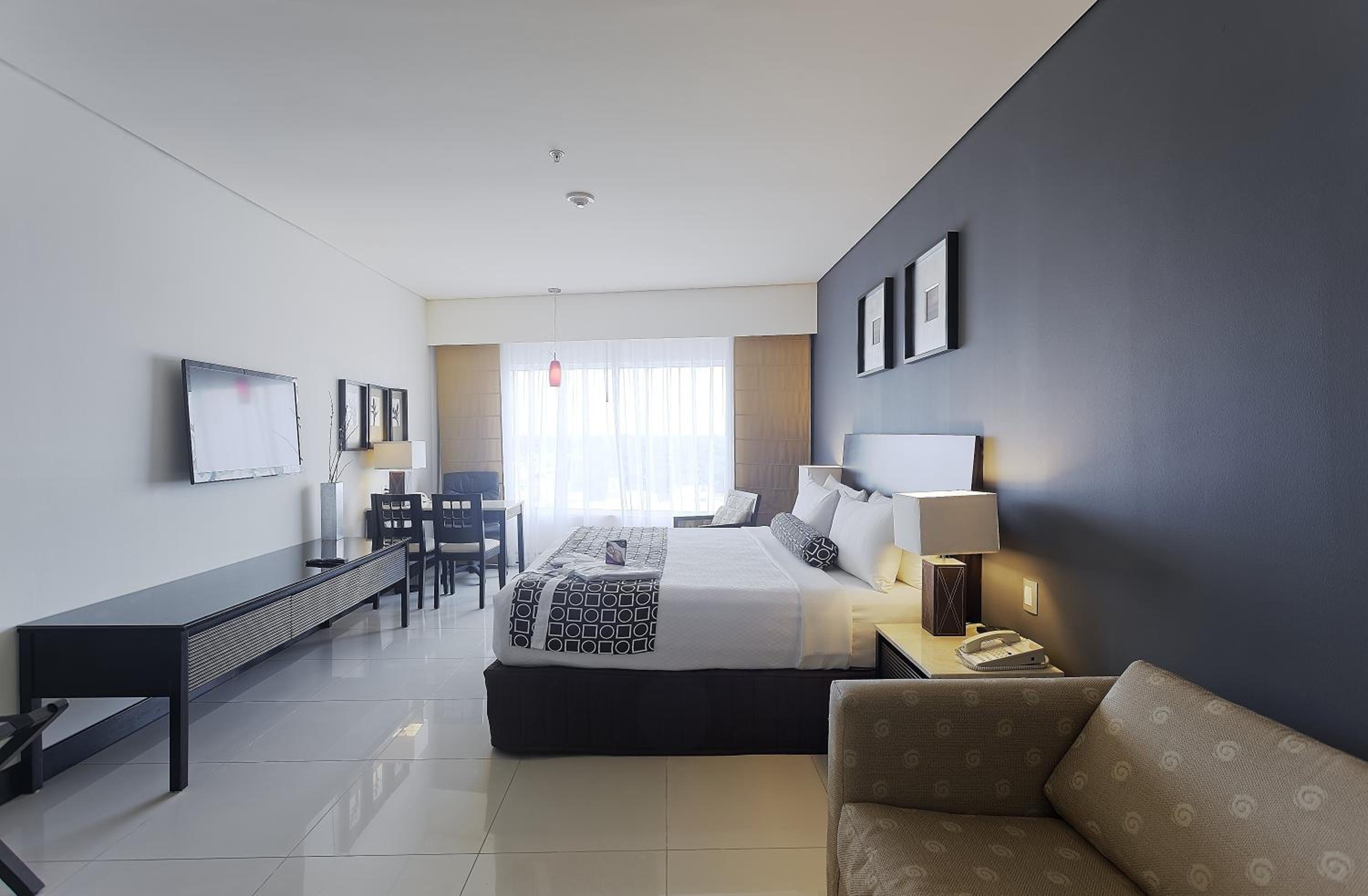 Junior King Suite - Photo 2