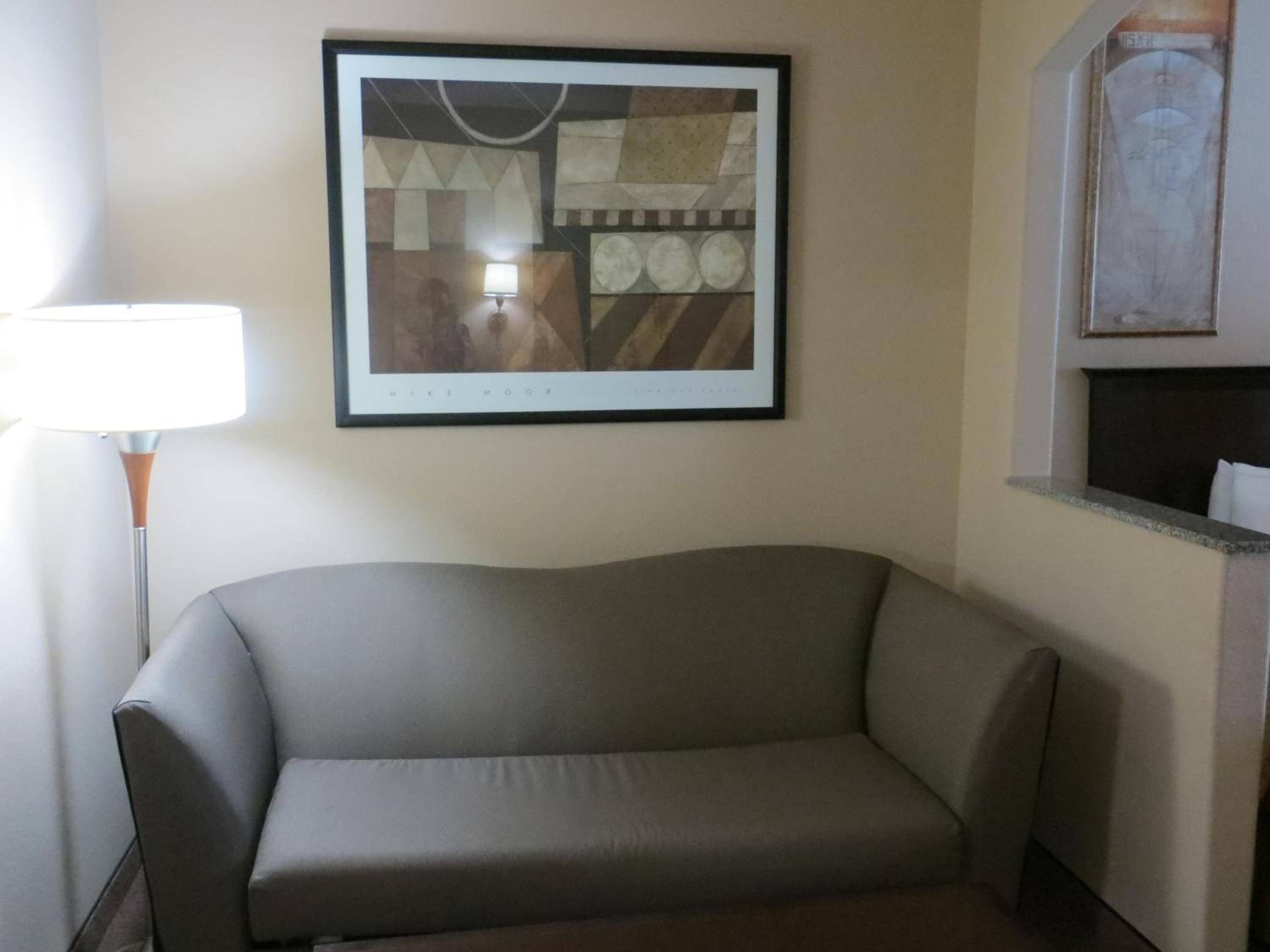 Queen Suite with Two Queen Beds - Non-Smoking - Photo 8