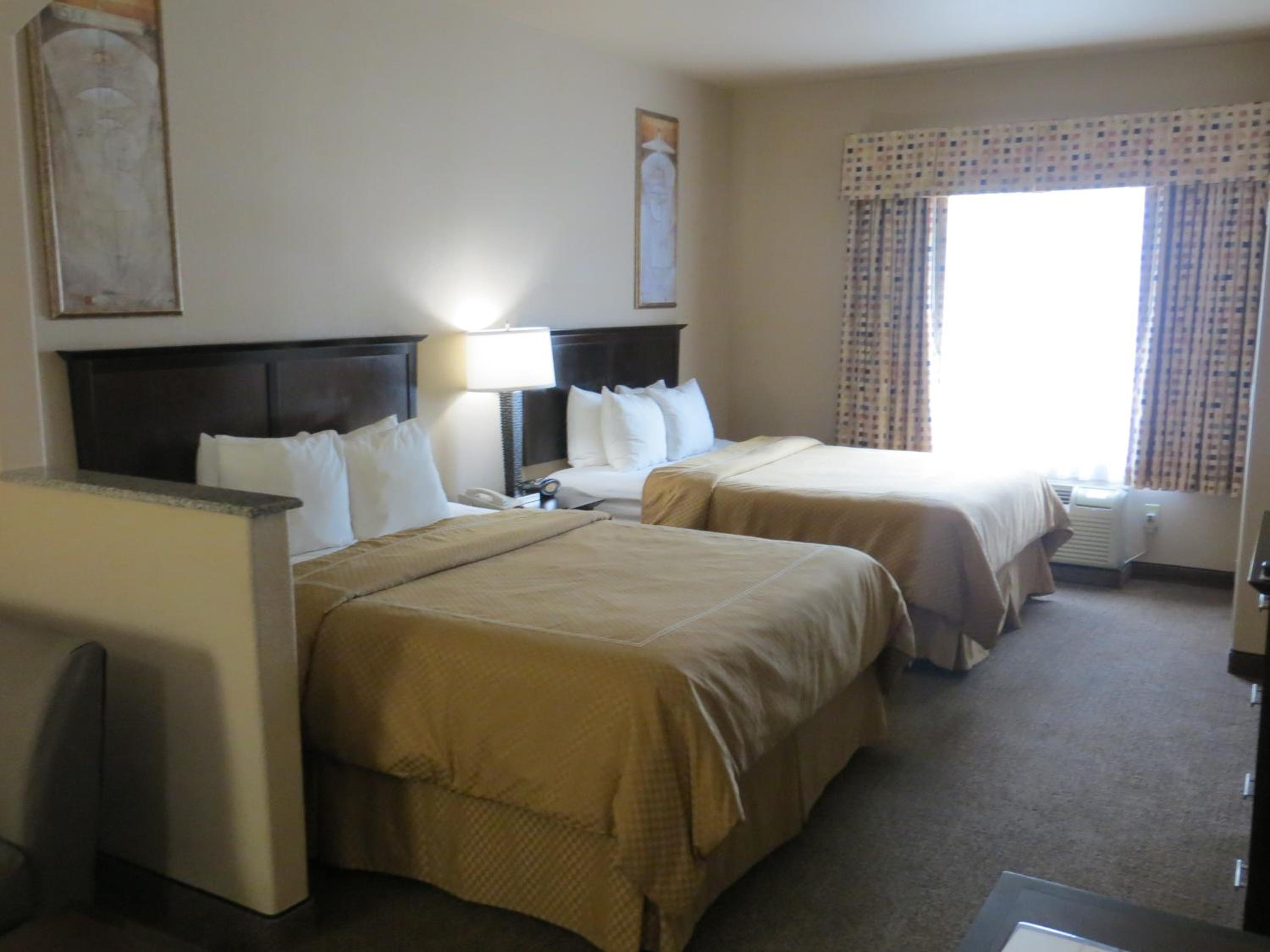 Queen Suite with Two Queen Beds - Non-Smoking - Photo 6