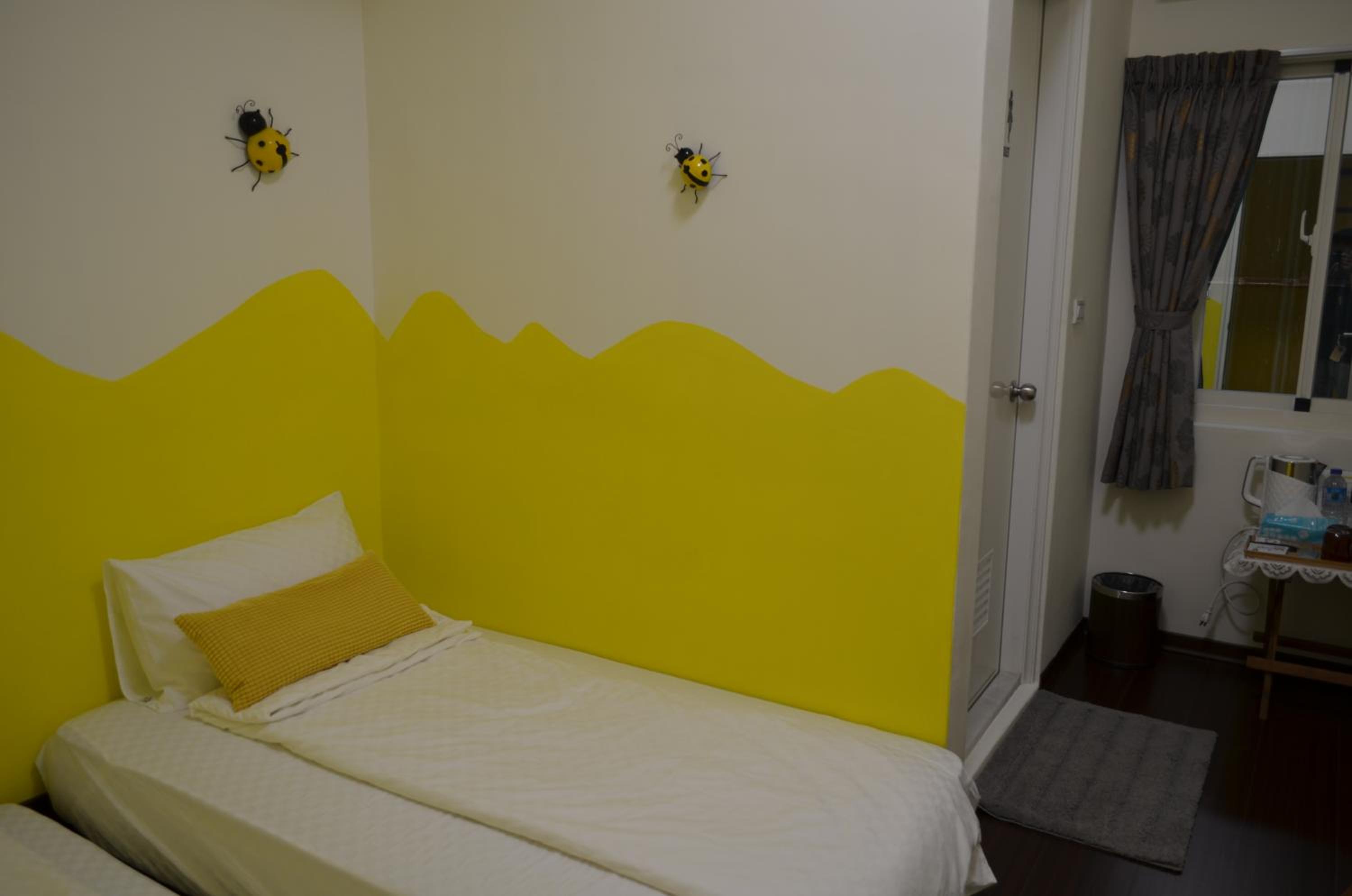 Single Room with Bathroom photo 2