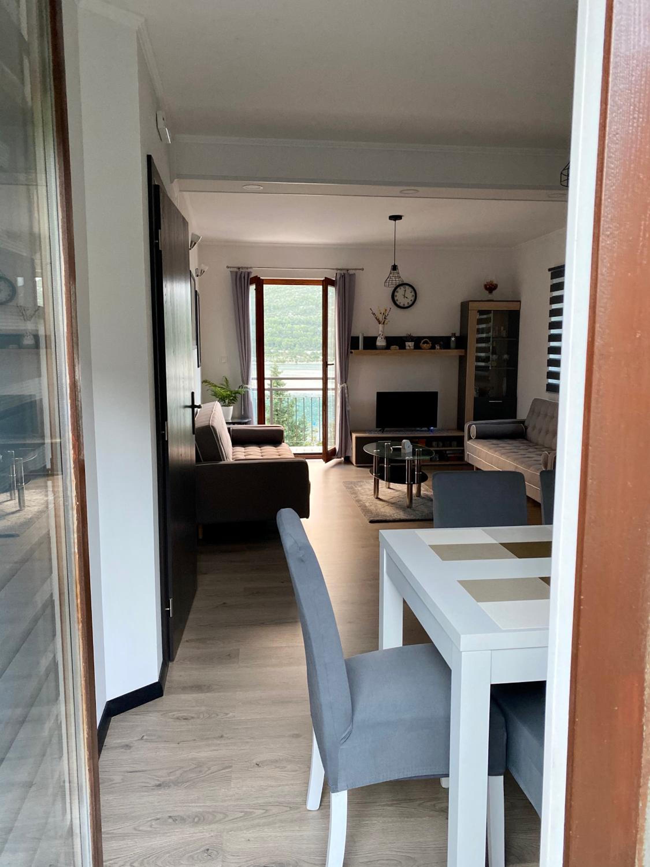 Apartment with Sea View - Photo 13