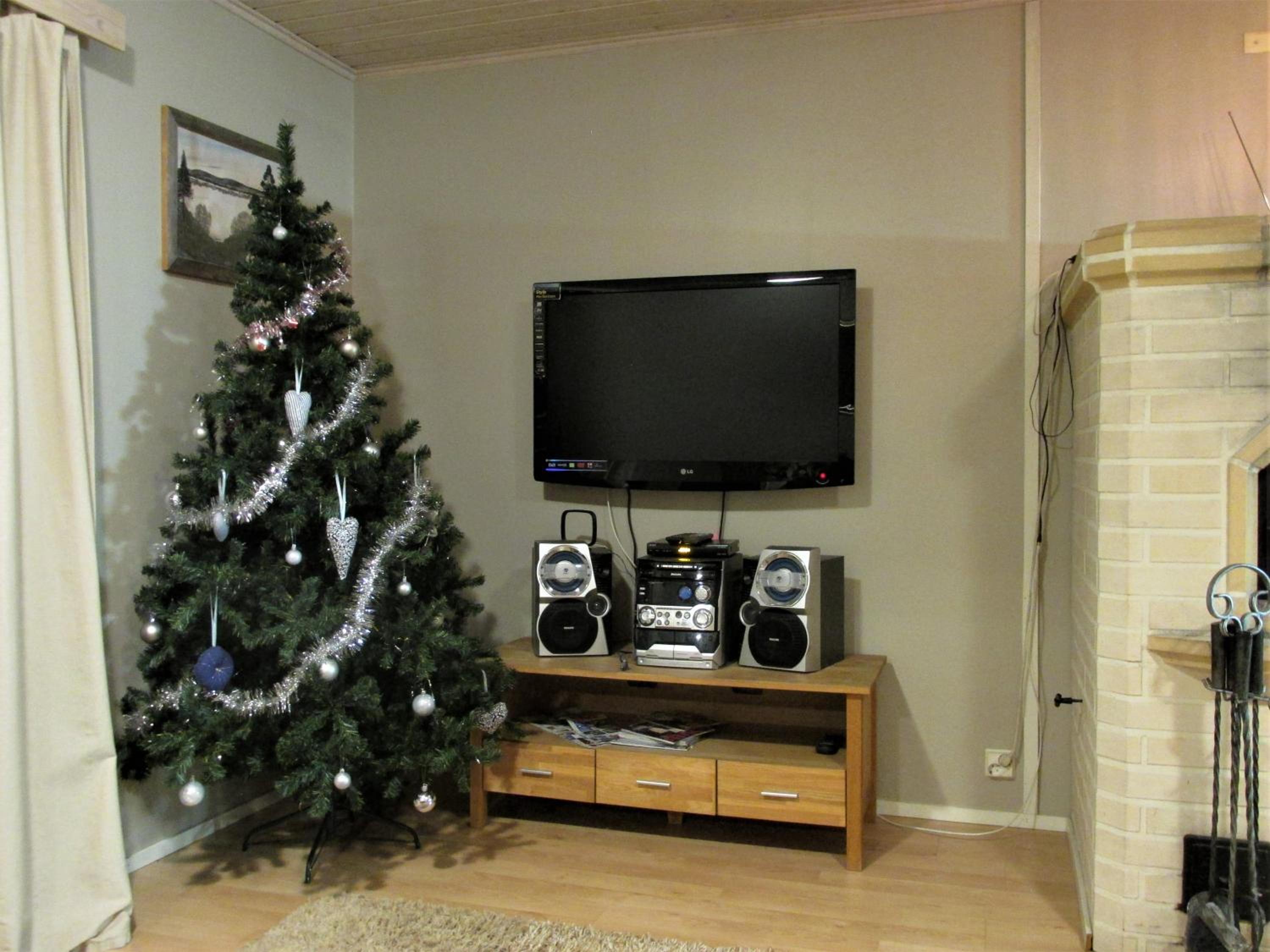 Family Room with Private Bathroom - Photo 11
