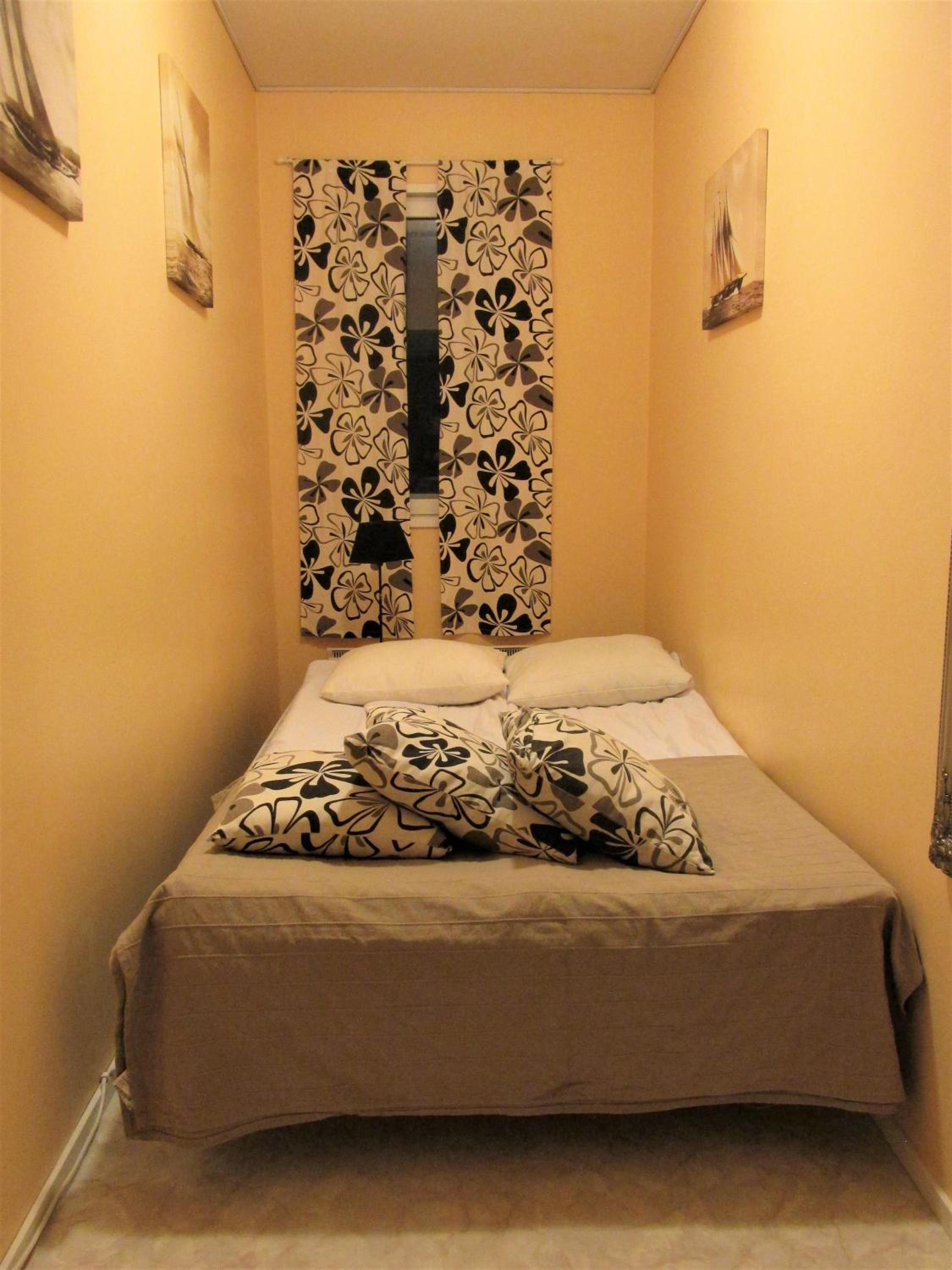 Family Room with Private Bathroom - Photo 19