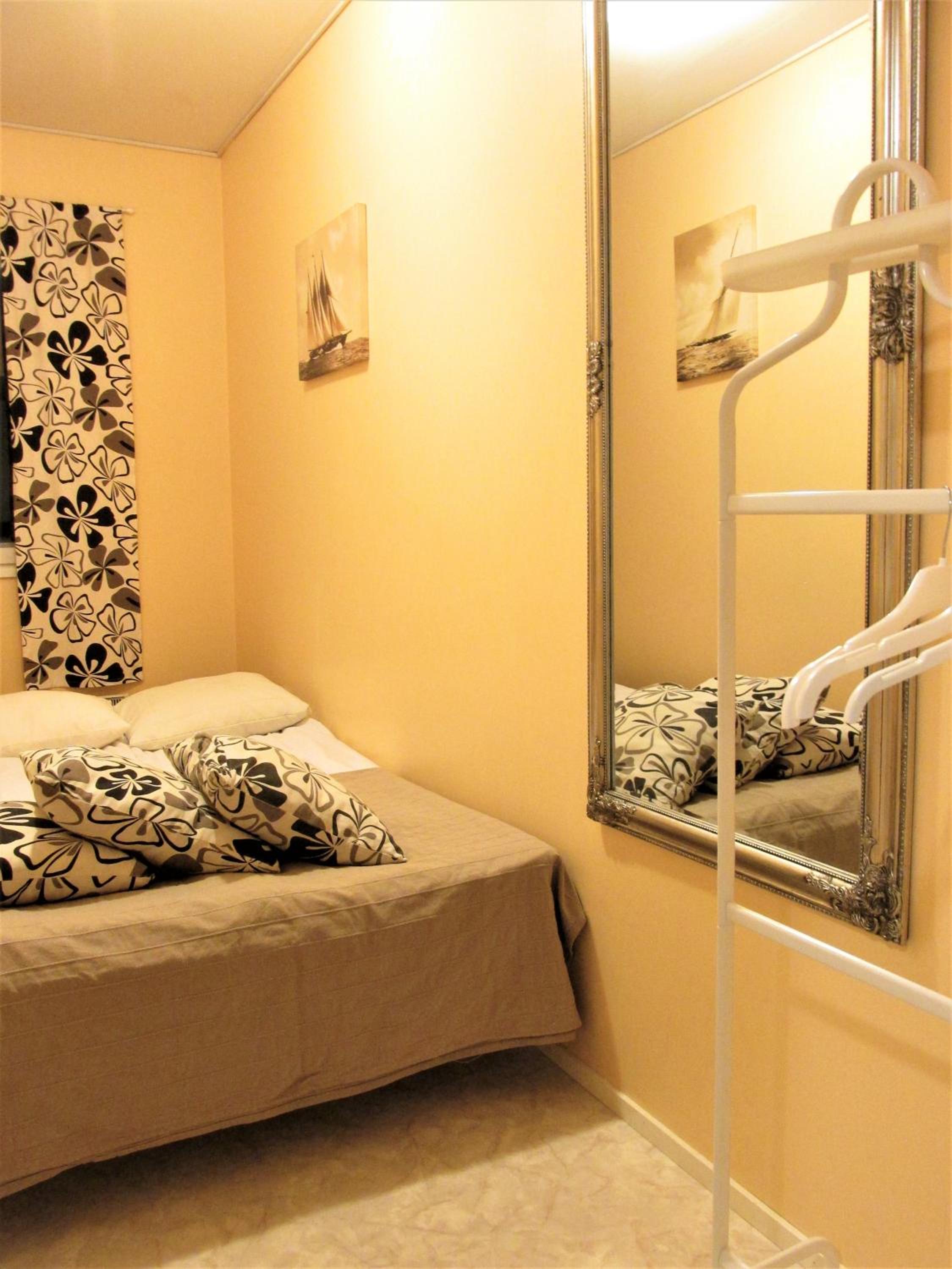 Family Room with Private Bathroom - Photo 17