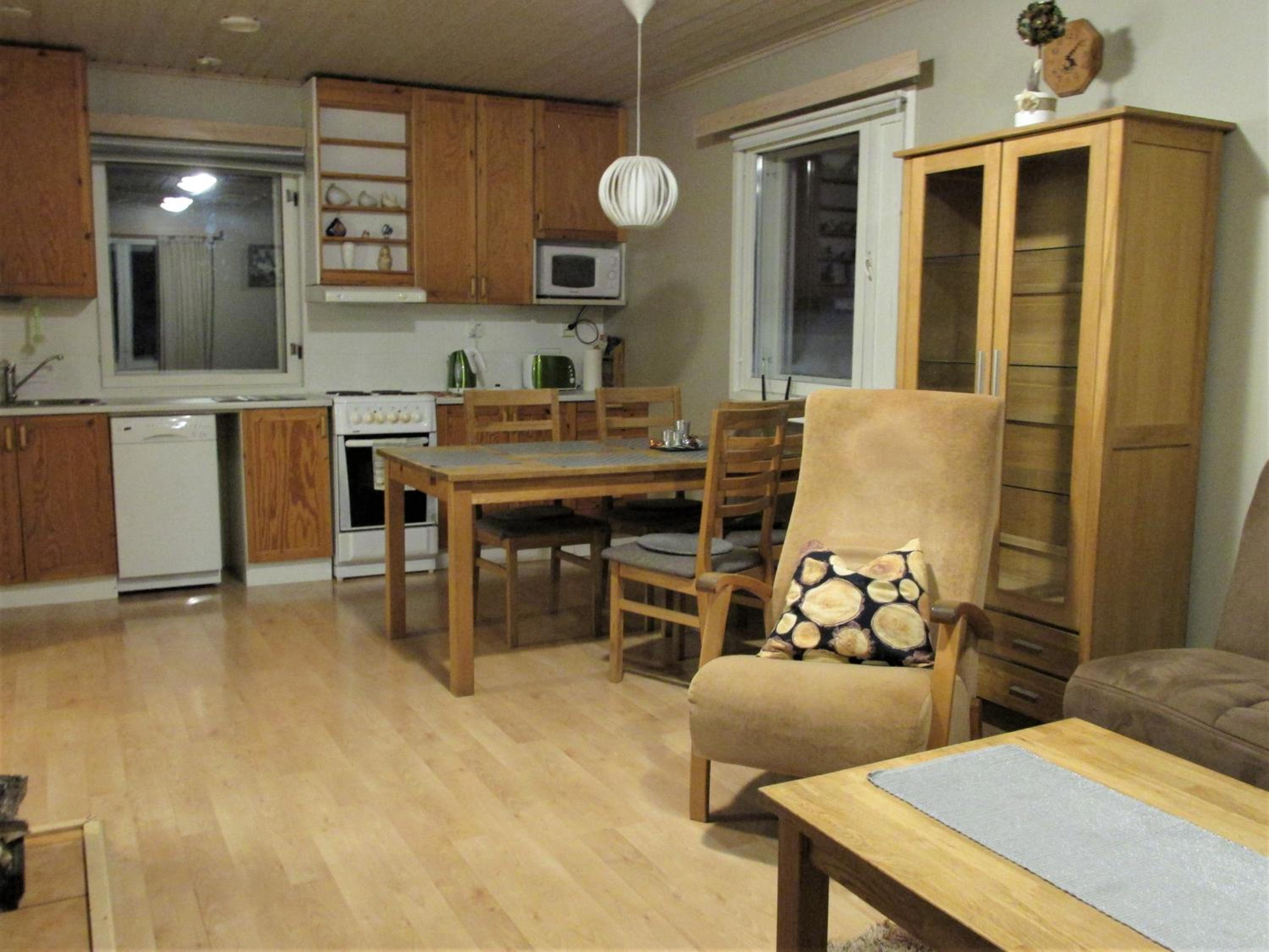 Family Room with Private Bathroom - Photo 31