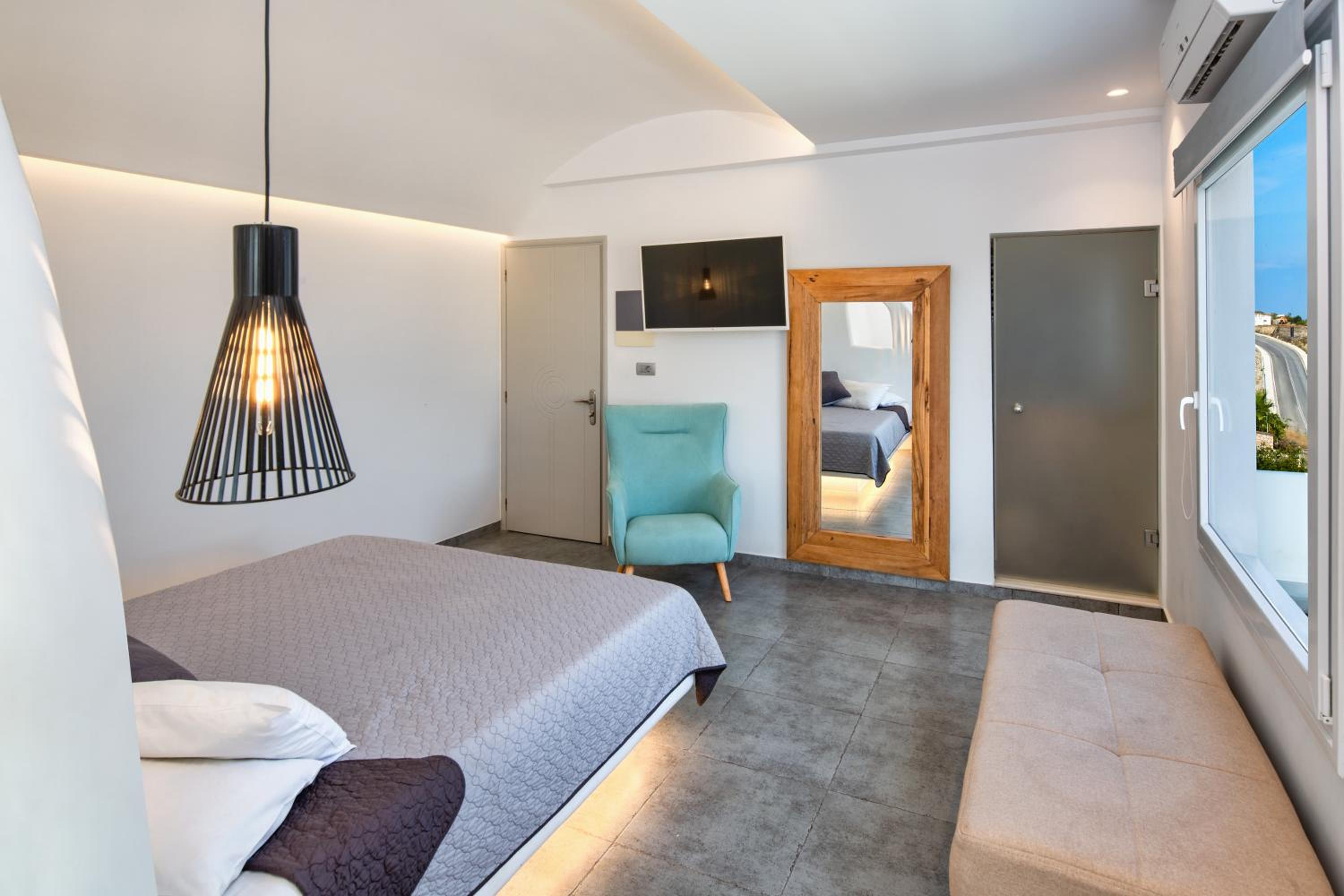 Deluxe Suite with Outdoor Hot Tub and Sea View - Photo 7