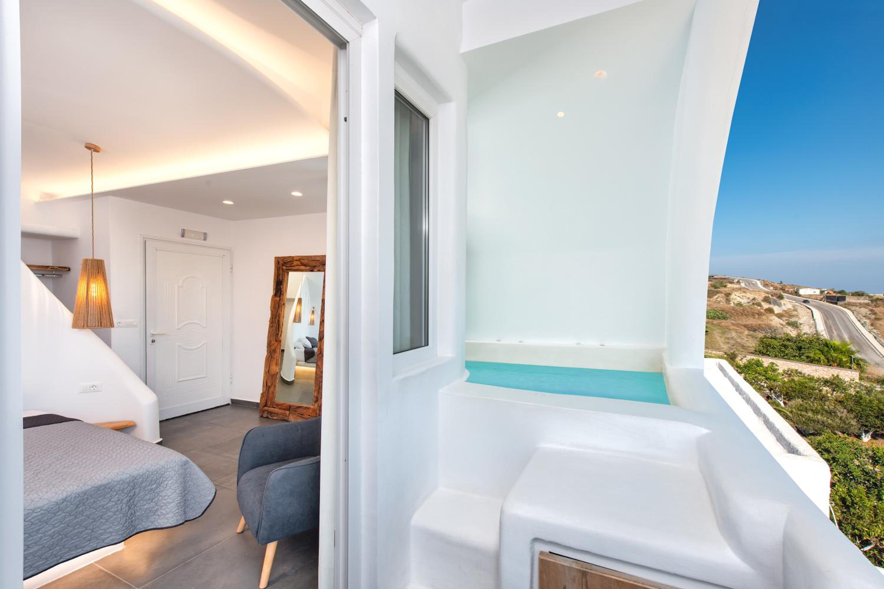 Deluxe Suite with Outdoor Hot Tub and Sea View - Photo 8