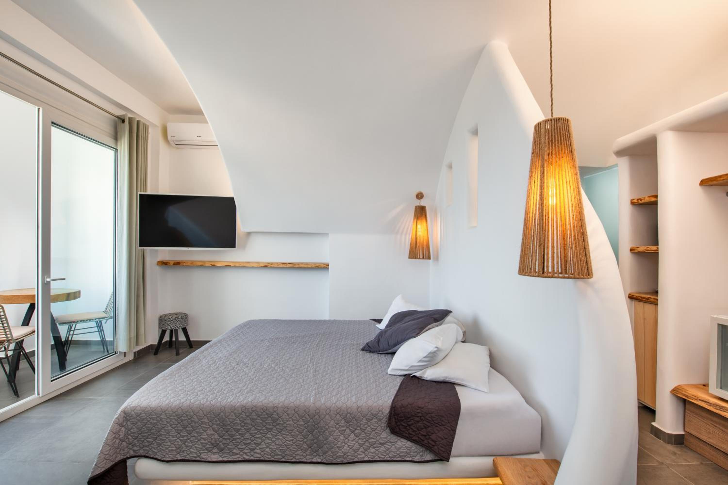 Deluxe Suite with Outdoor Hot Tub and Sea View - Photo 6