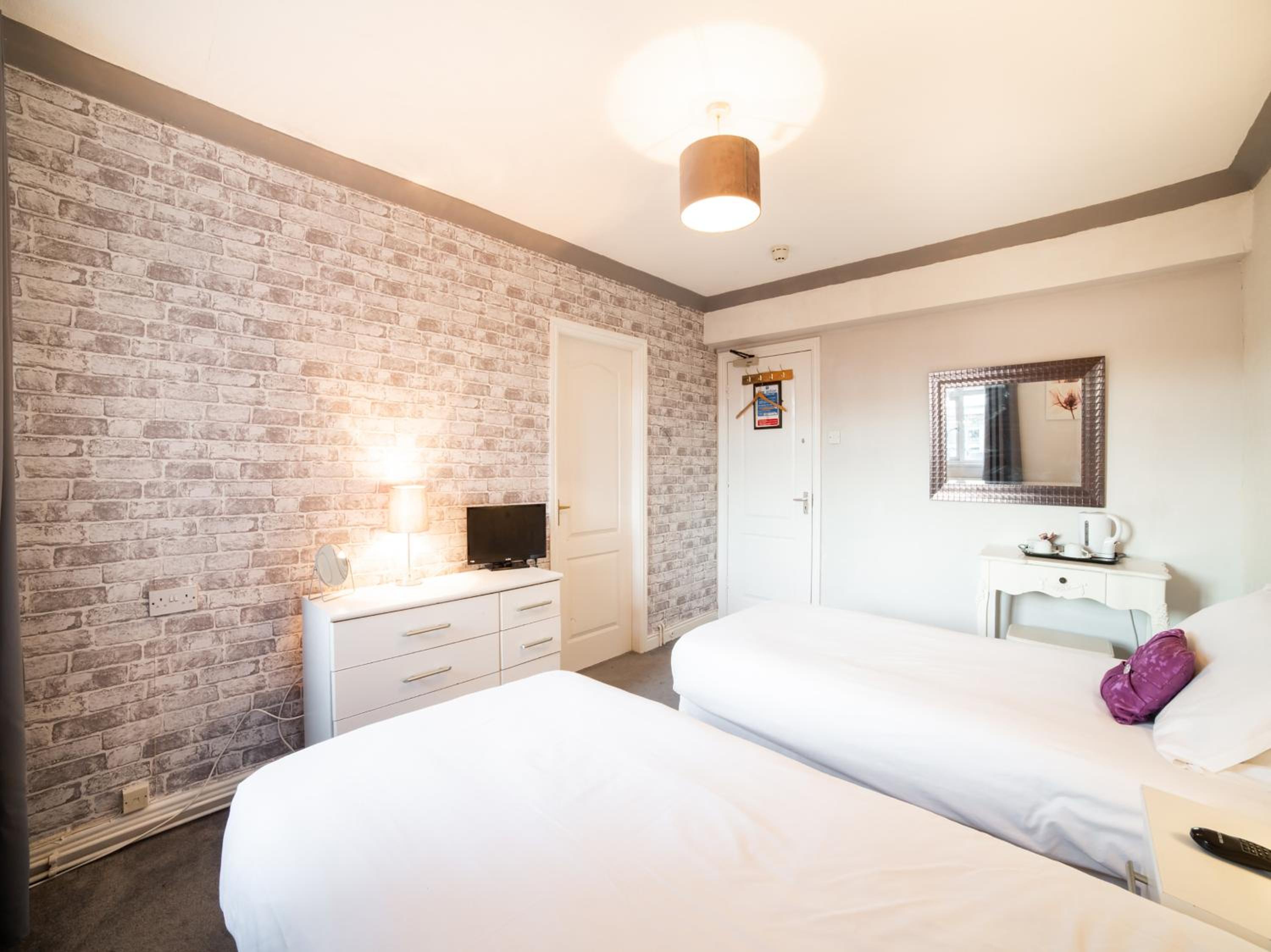 Standard Twin Room photo 3