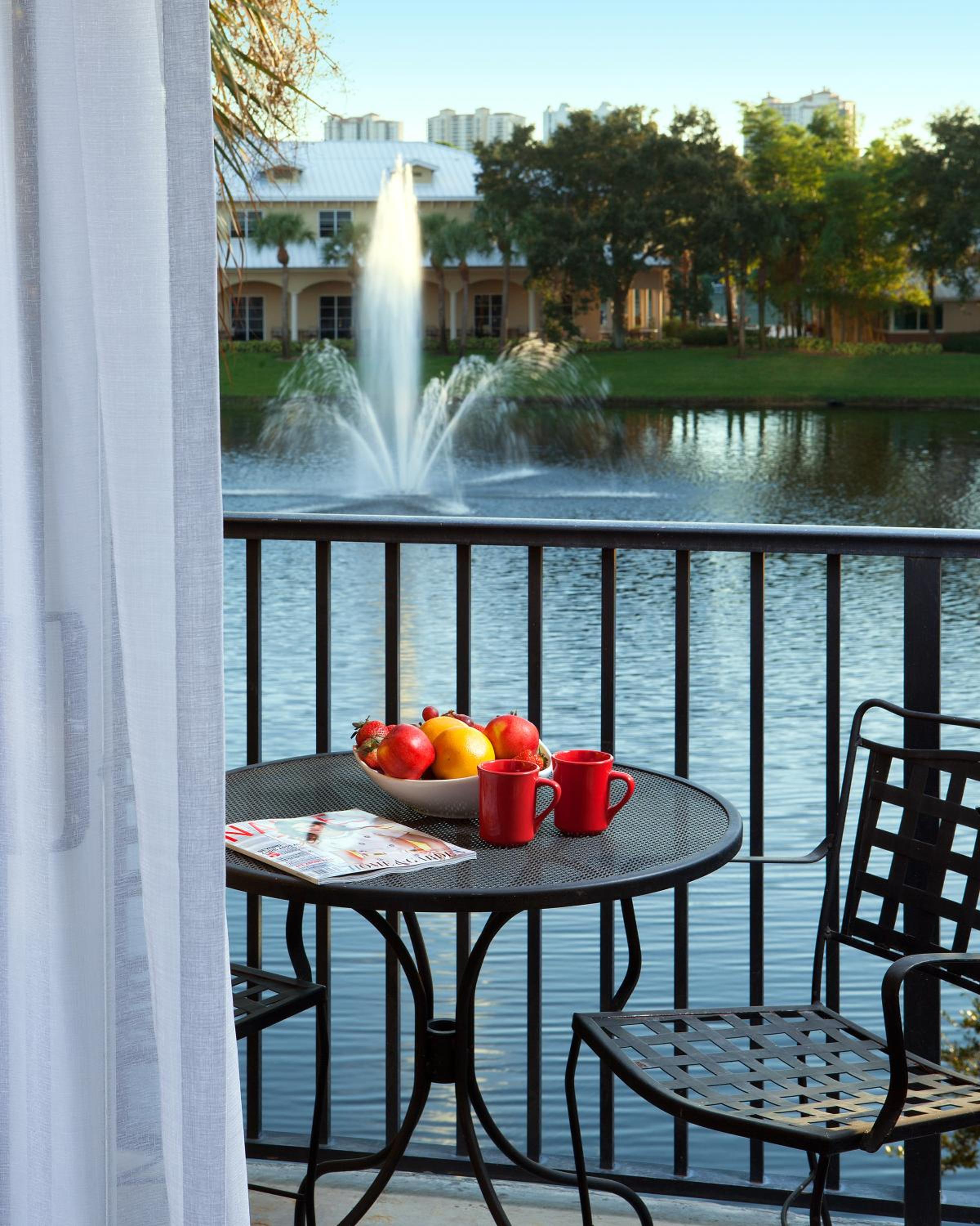 Deluxe King Room Lake View with Balcony - Photo 7