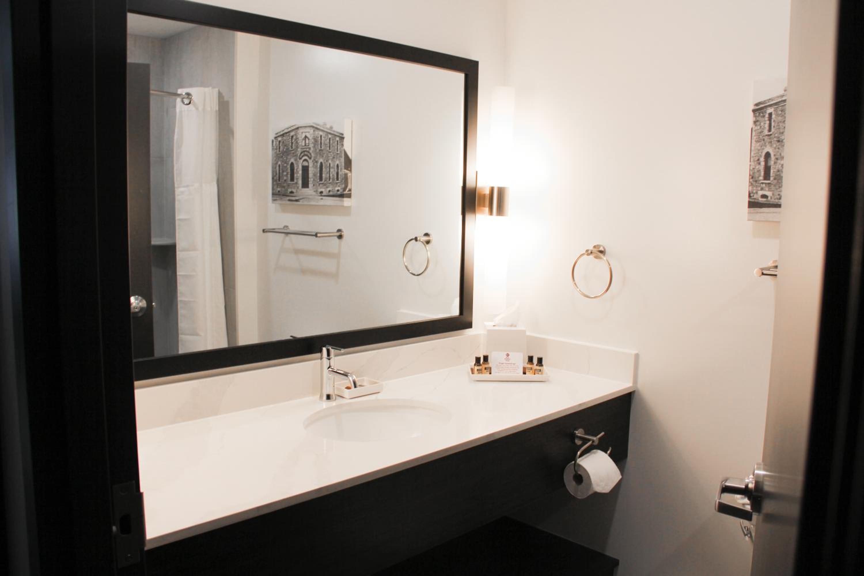 King Room with Kitchenette and Sofa Bed - Photo 7