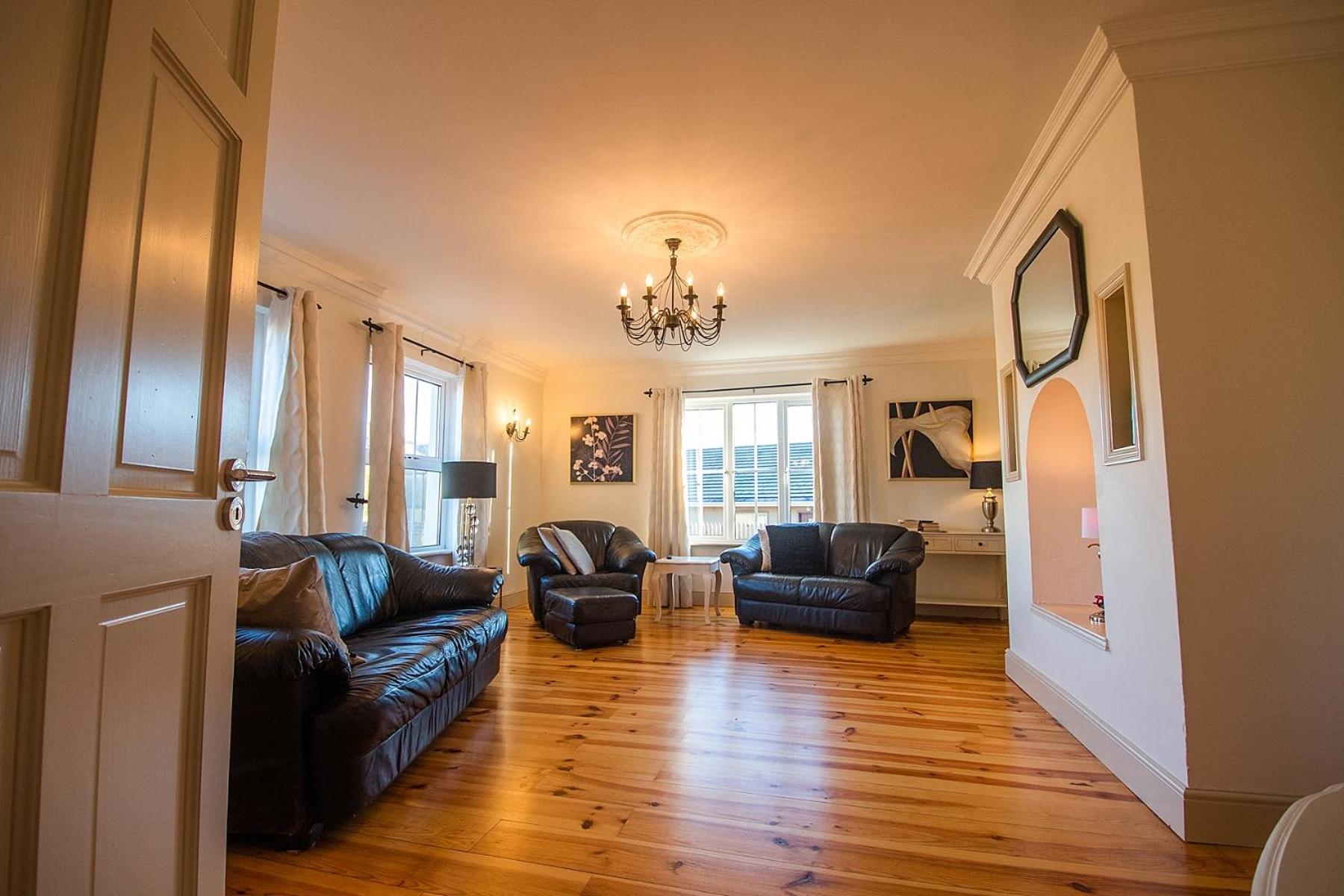 Four-Bedroom House photo 1