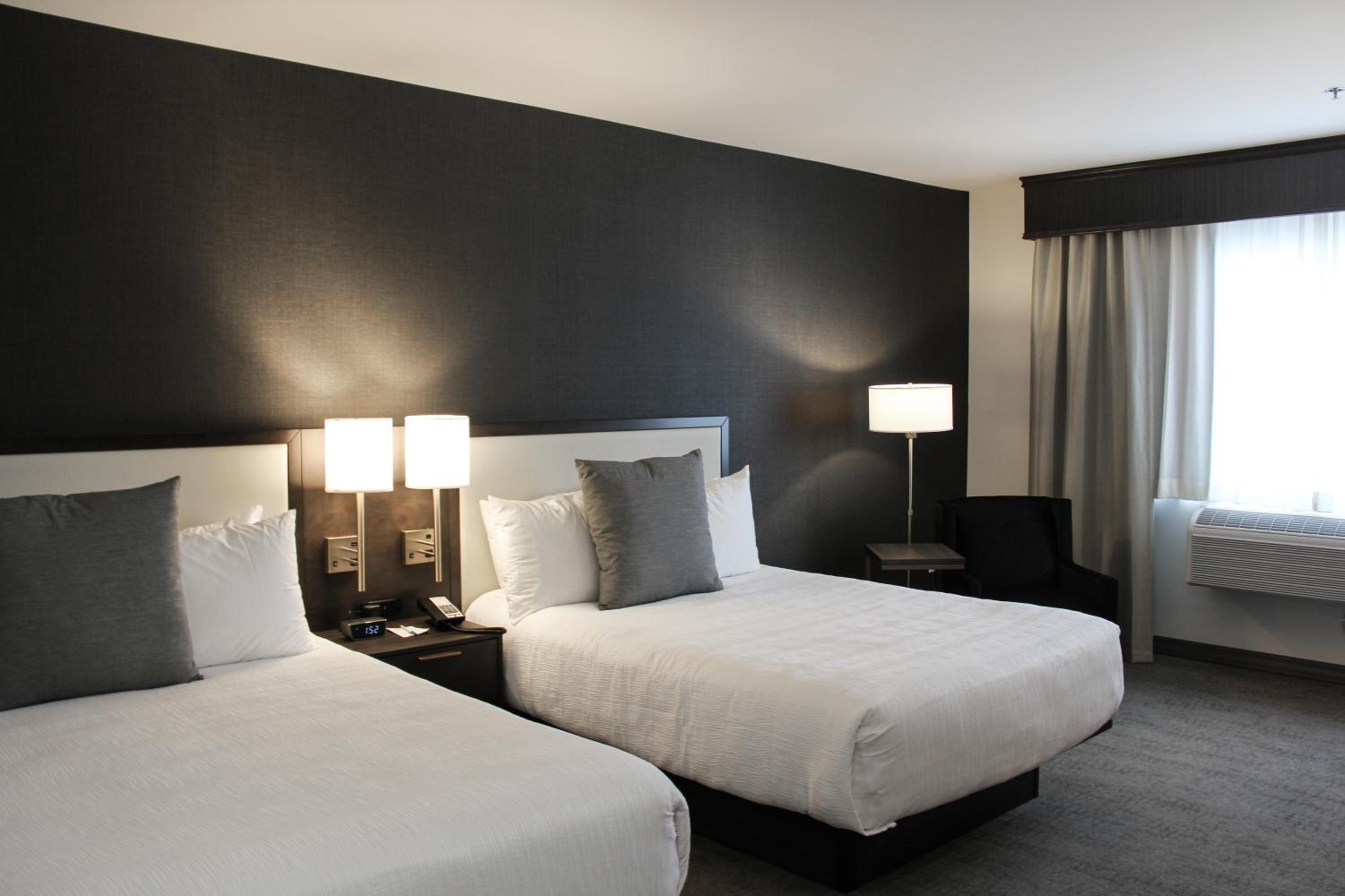 Queen Room with Two Queen Beds and Kitchenette - Photo 7