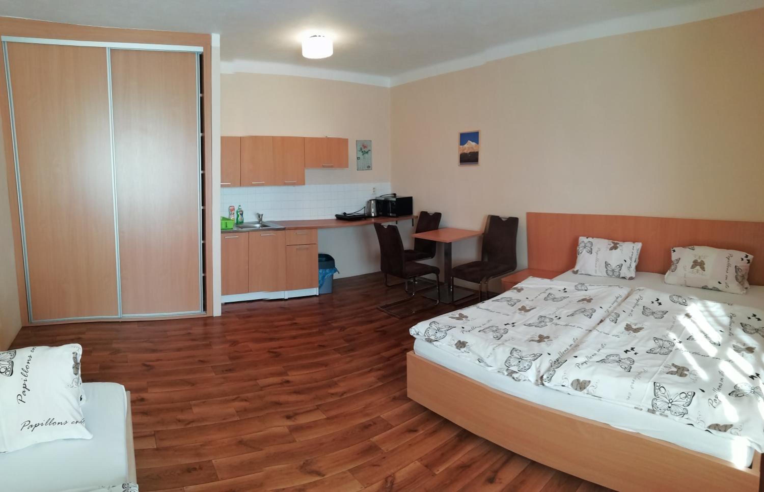 Triple Room with Private Bathroom - Photo 2