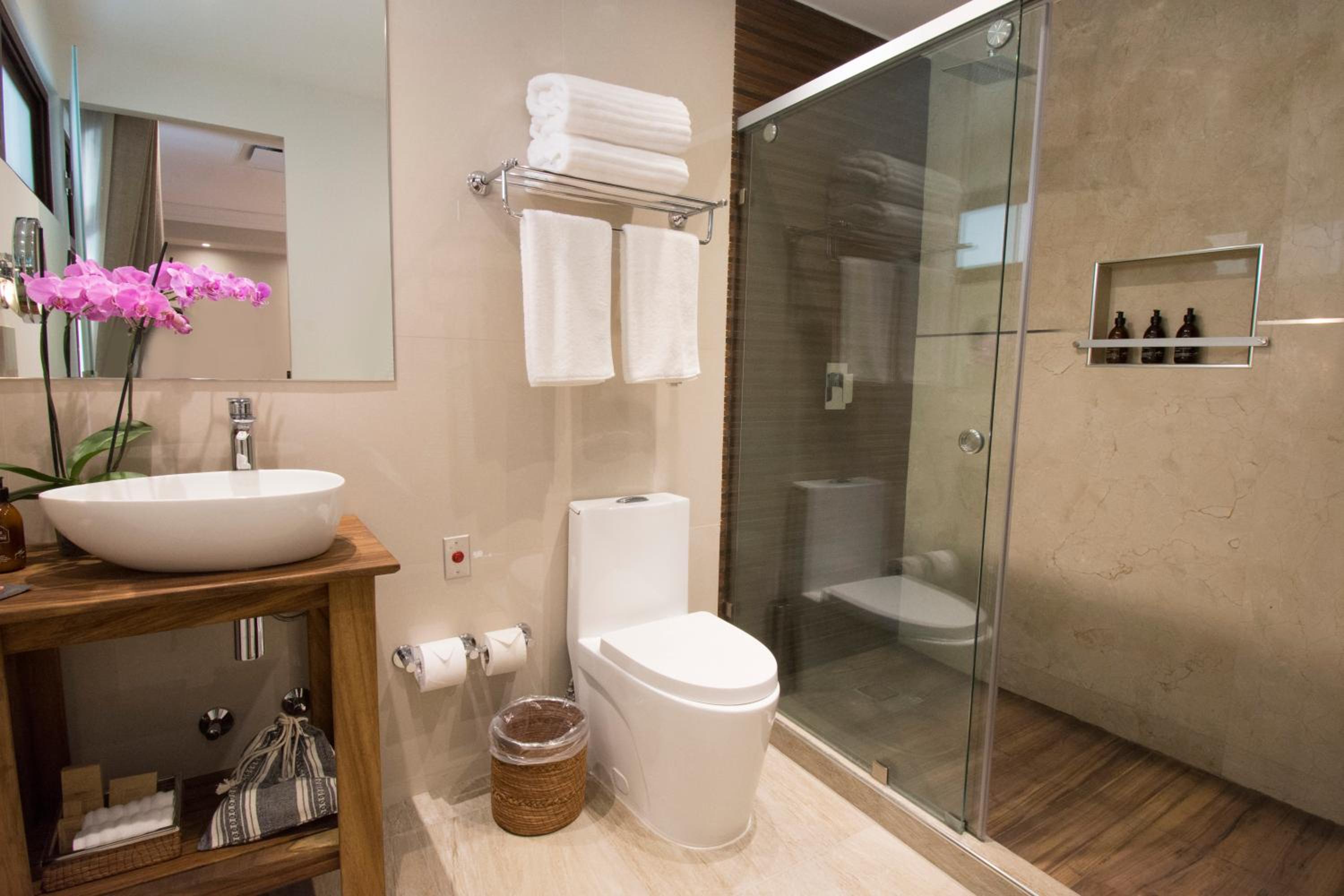 Standard Queen Room - Photo 6