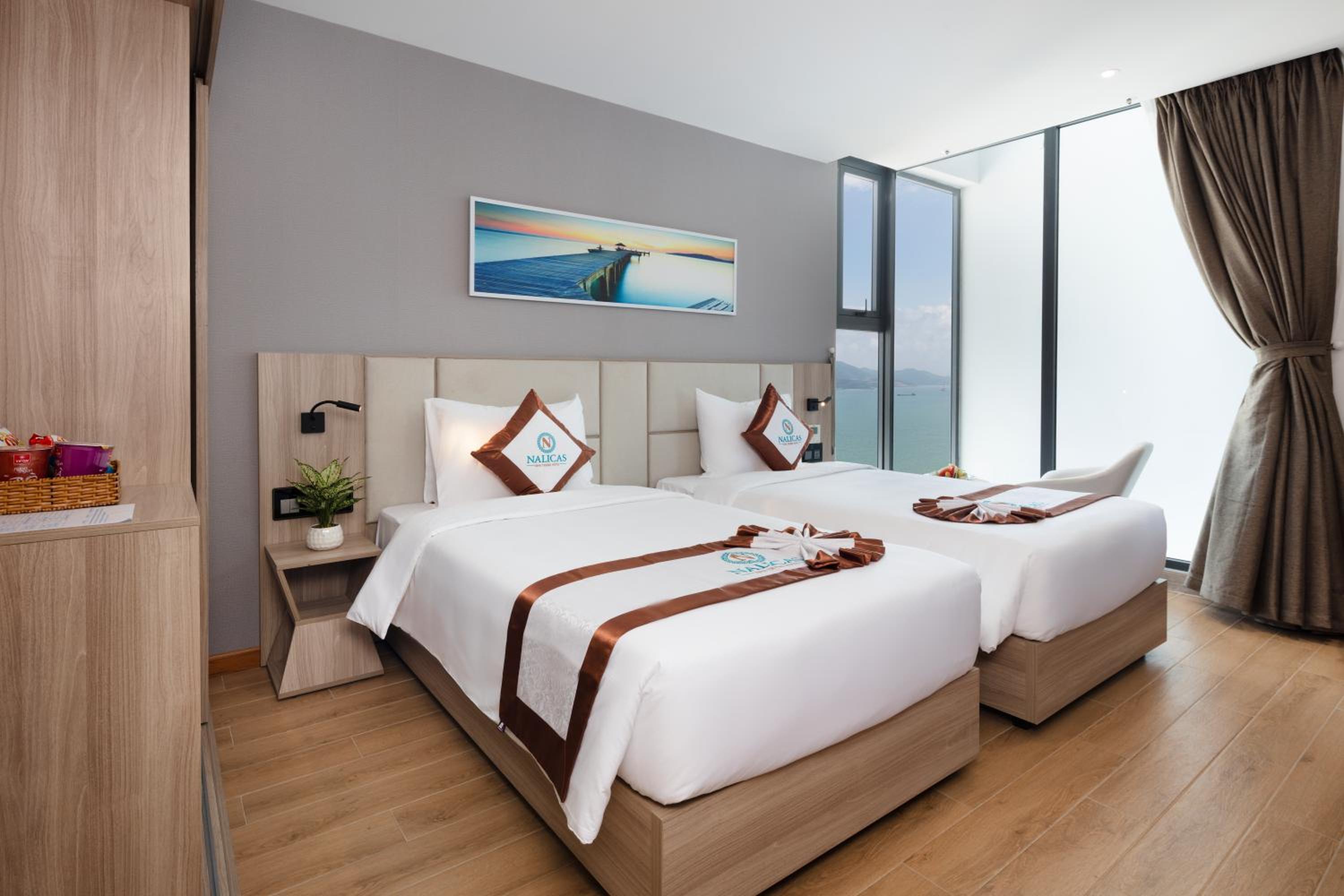 Deluxe Double or Twin Room with Partial Sea View