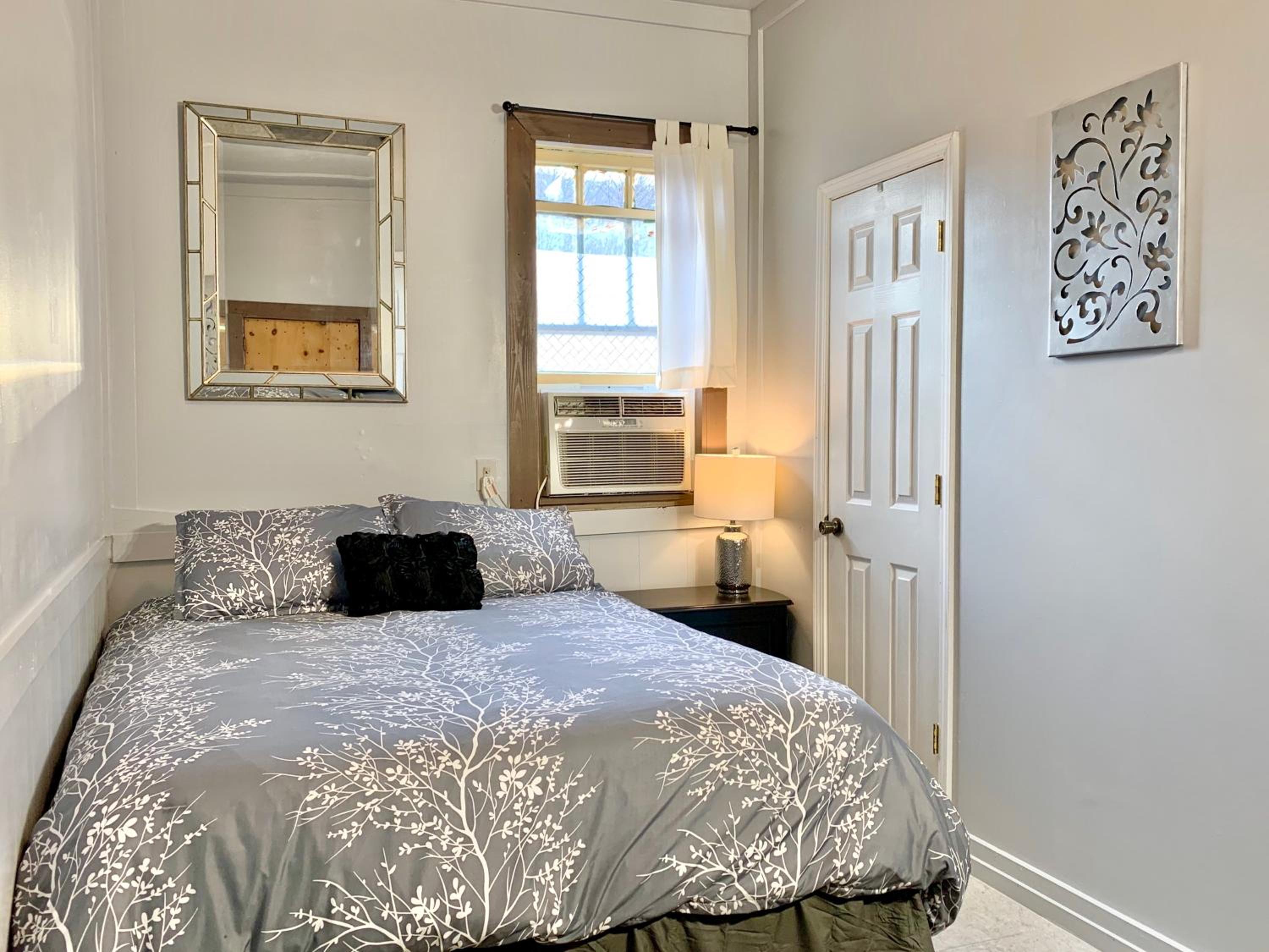 Queen Room photo 1