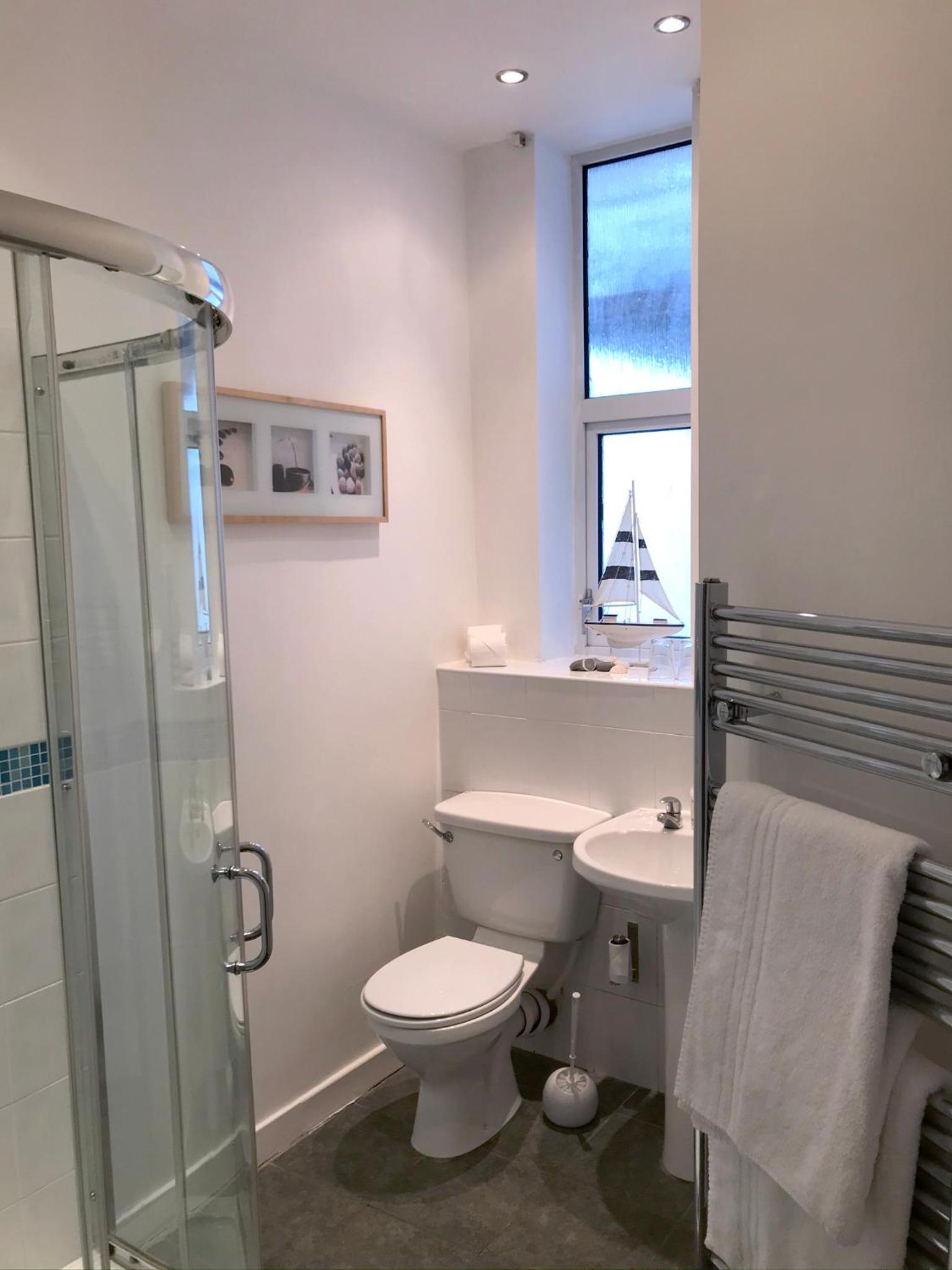 Twin Room with Shower photo 2