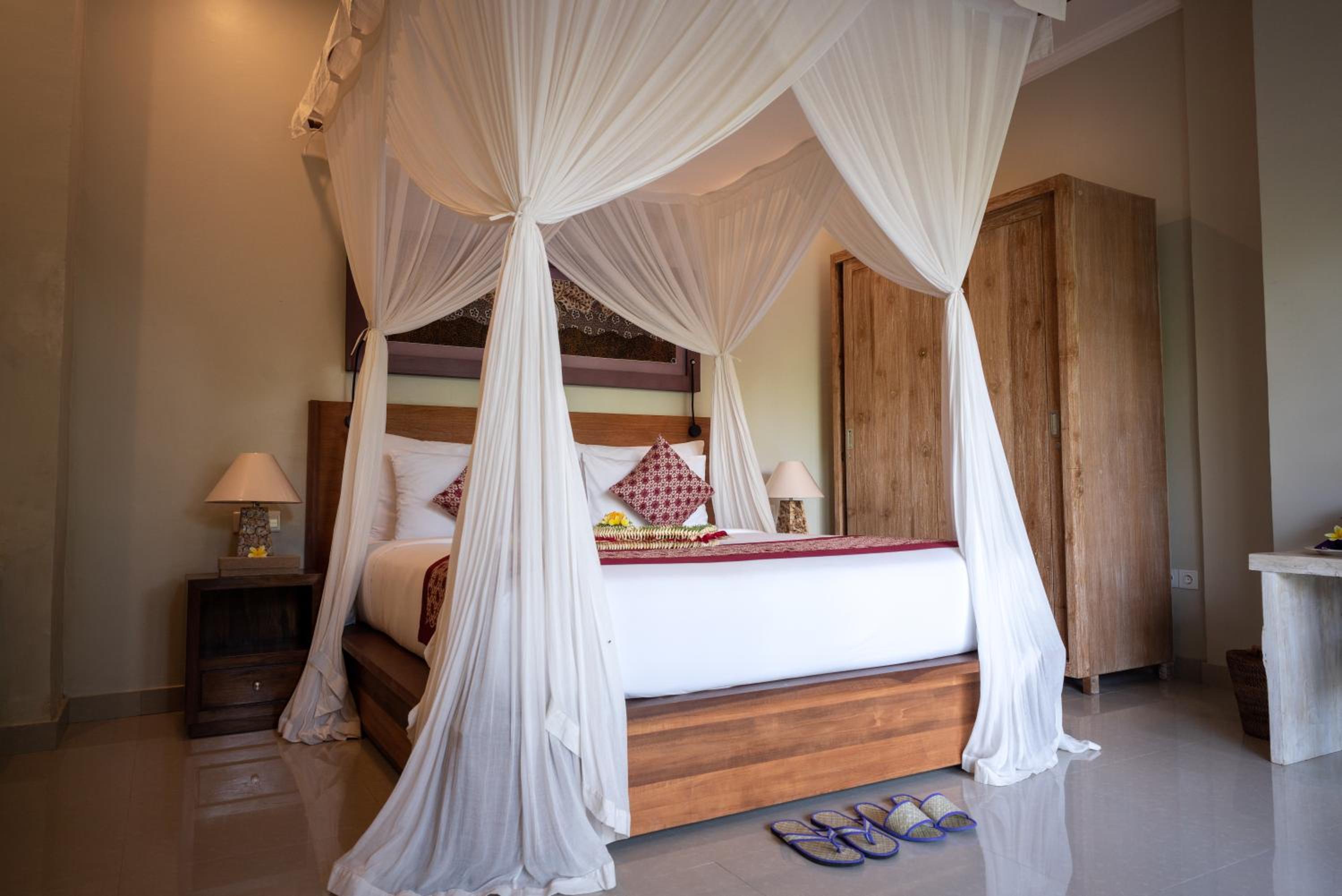 Suite - Photo 1