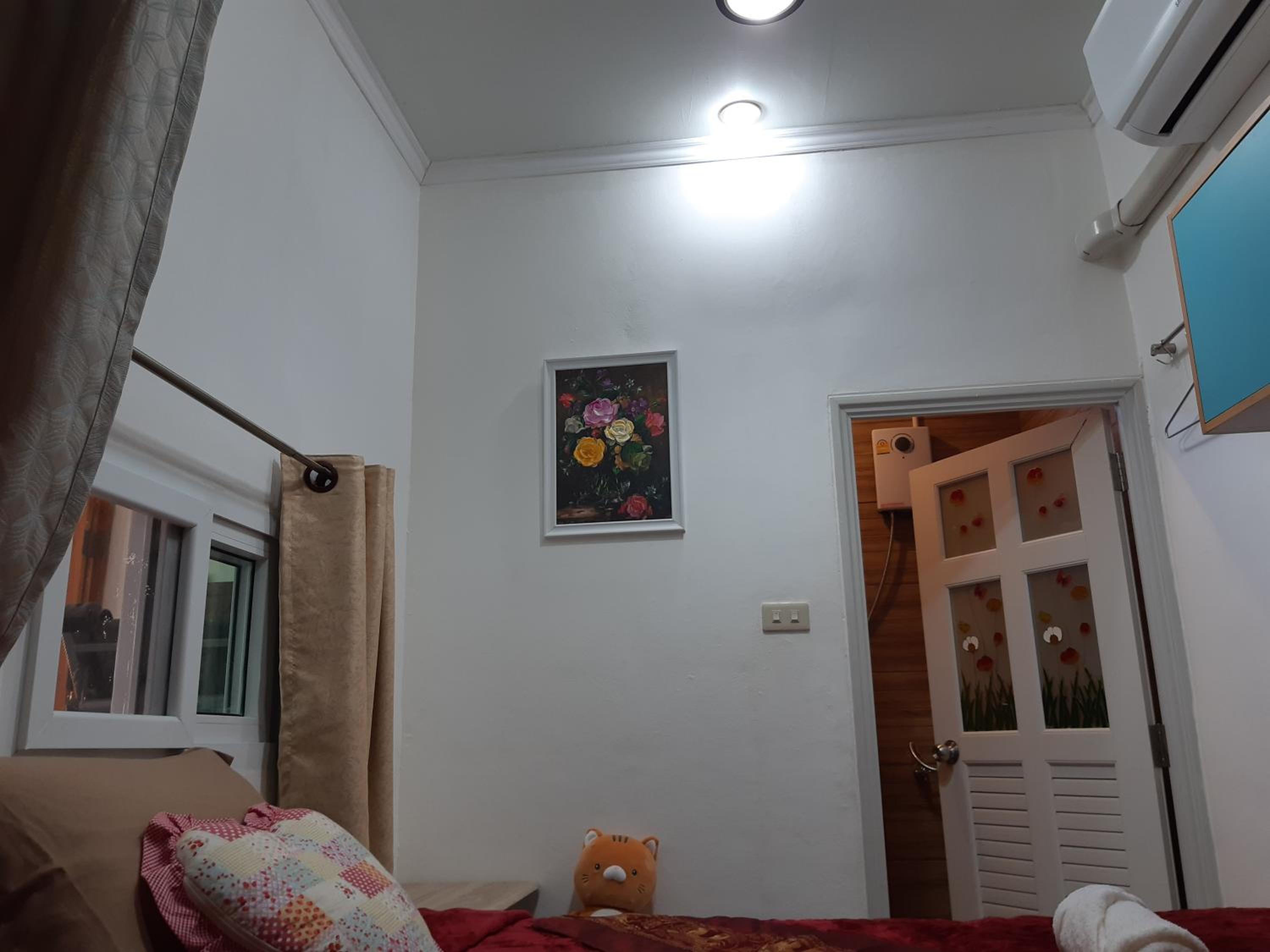 Single Room with Bathroom photo 1