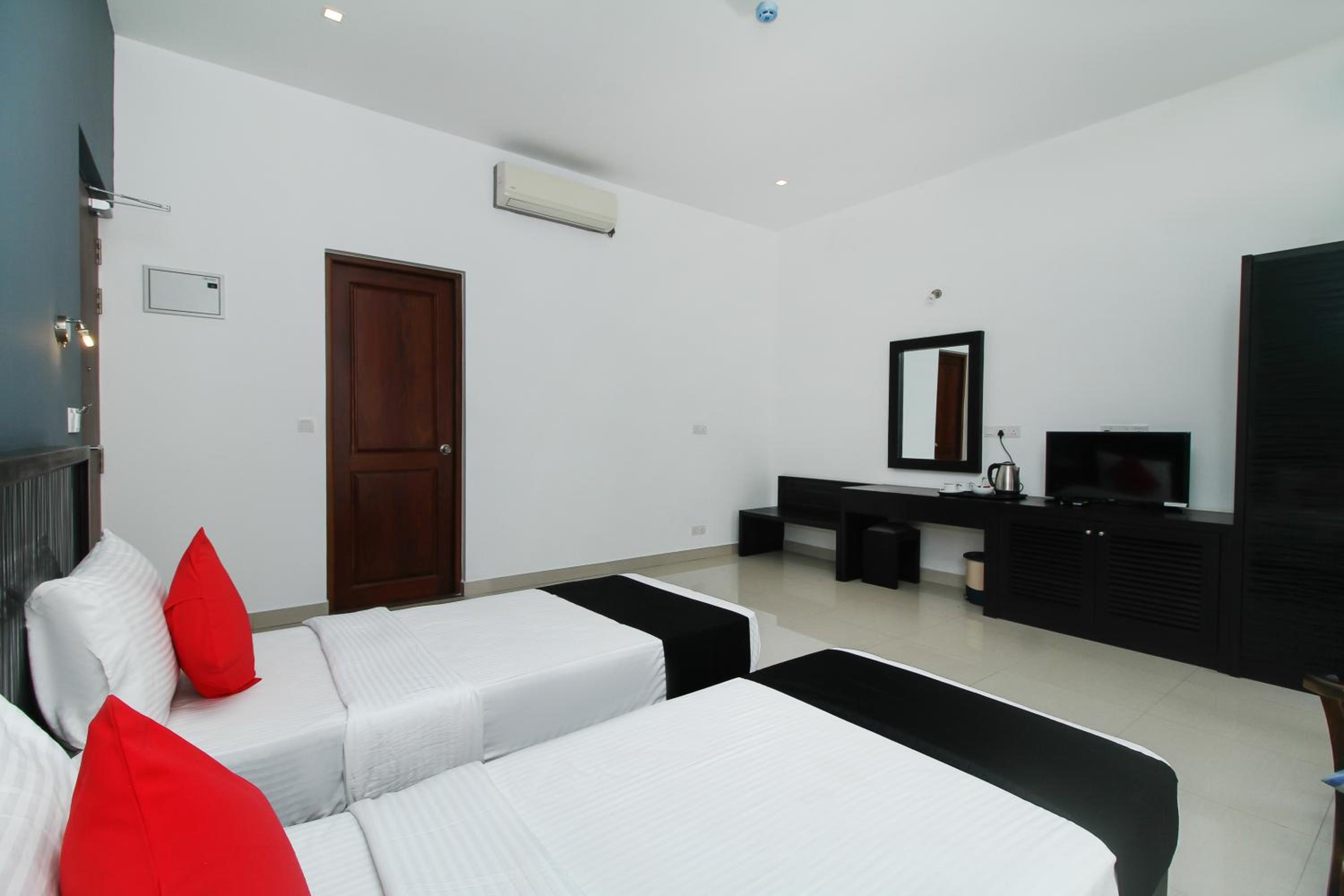 Deluxe Twin Room - Free Early Check-in & Late Check-out (Upon Availability)