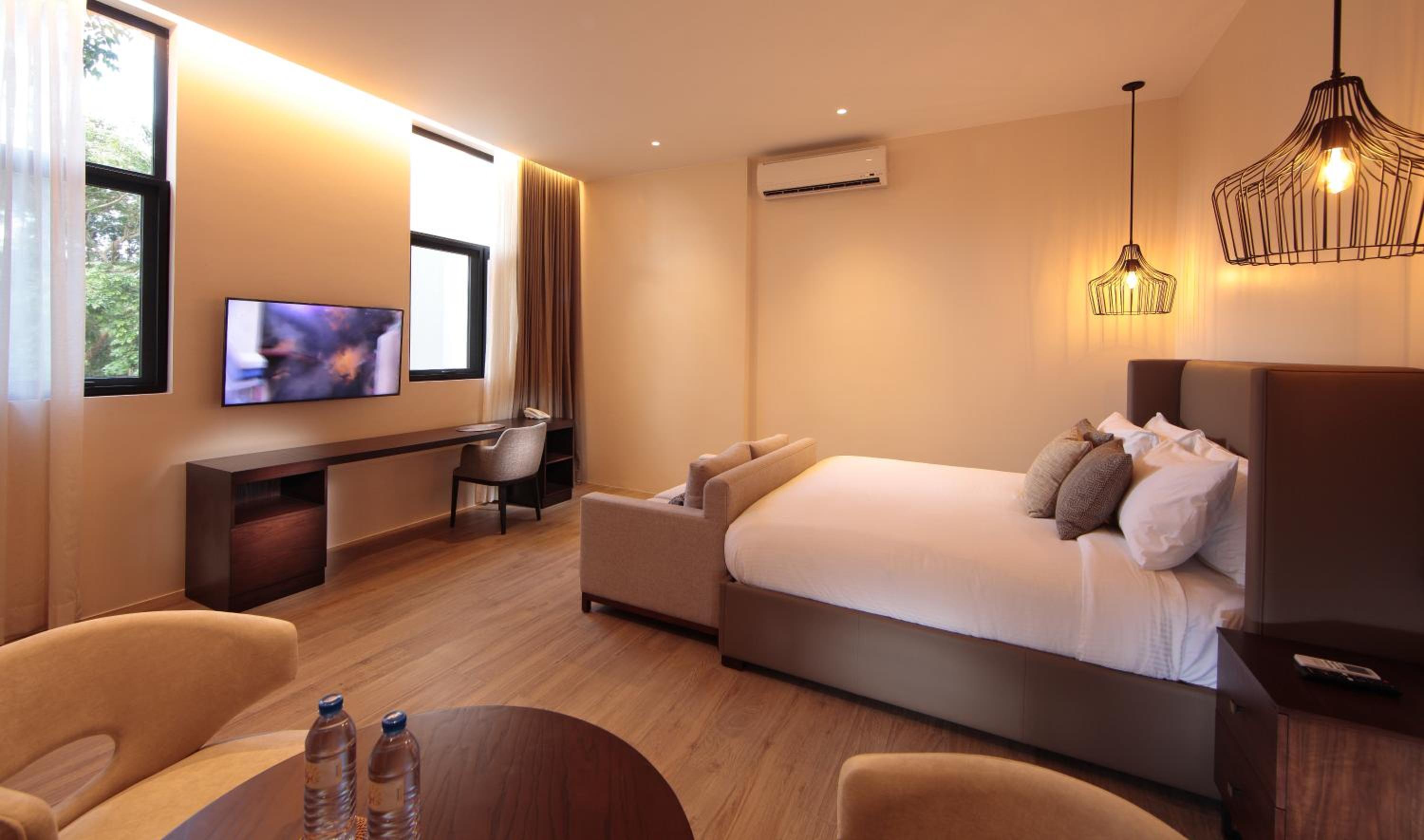 Deluxe King Suite - Photo 1