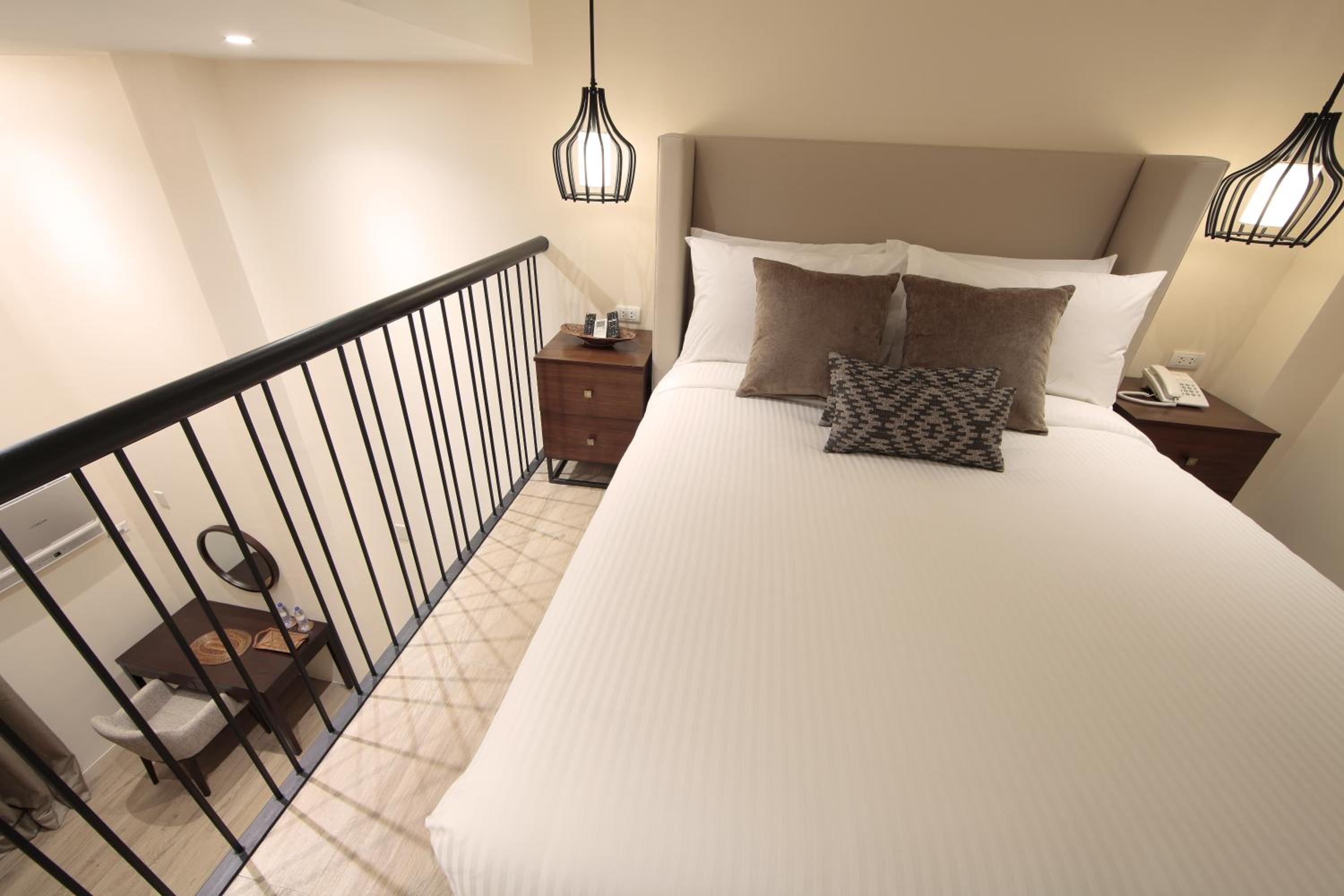 Deluxe Queen Room - Photo 1