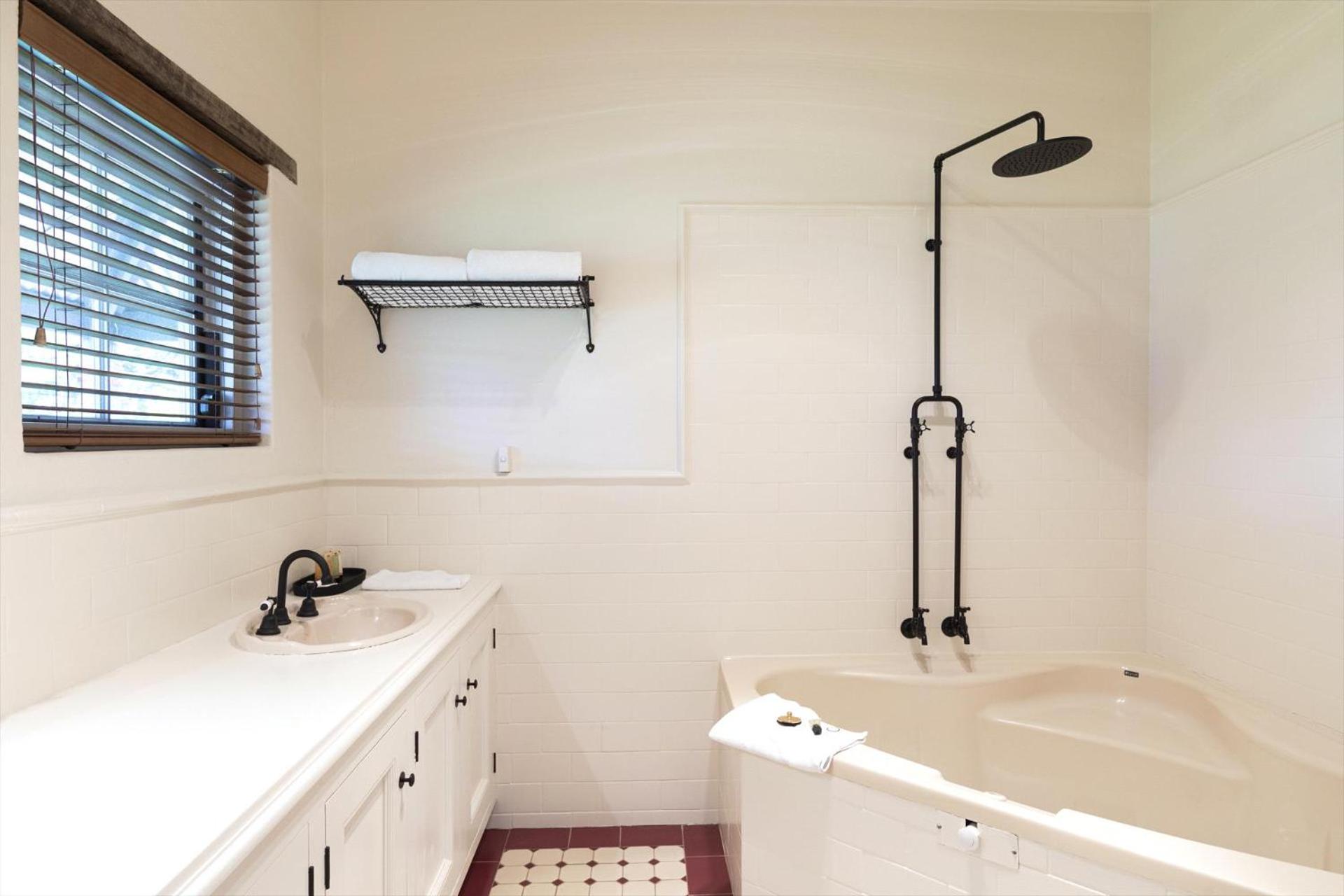 Cottage Room 1 photo 3